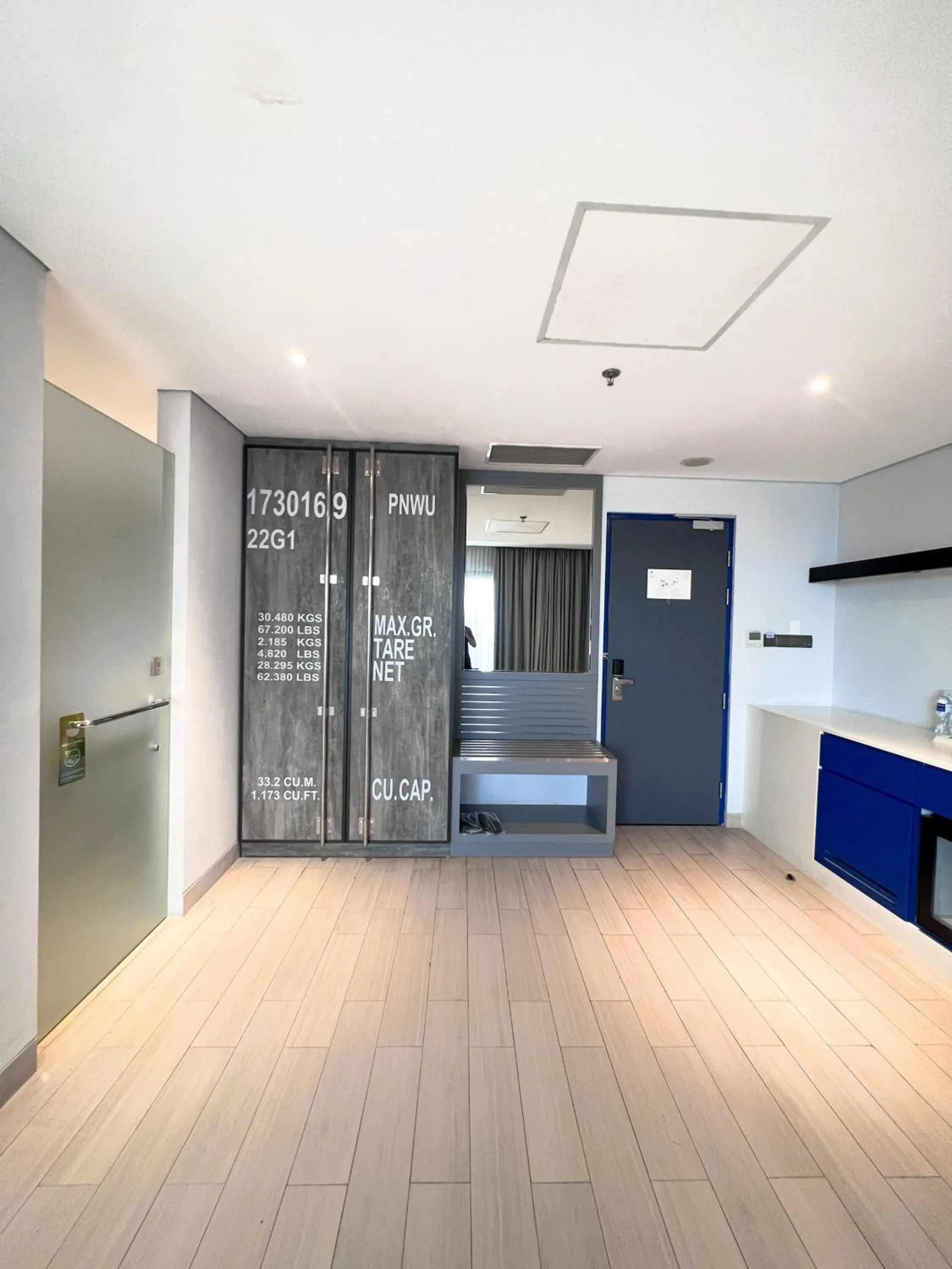 wardrobe in ibis Styles Batam Nagoya