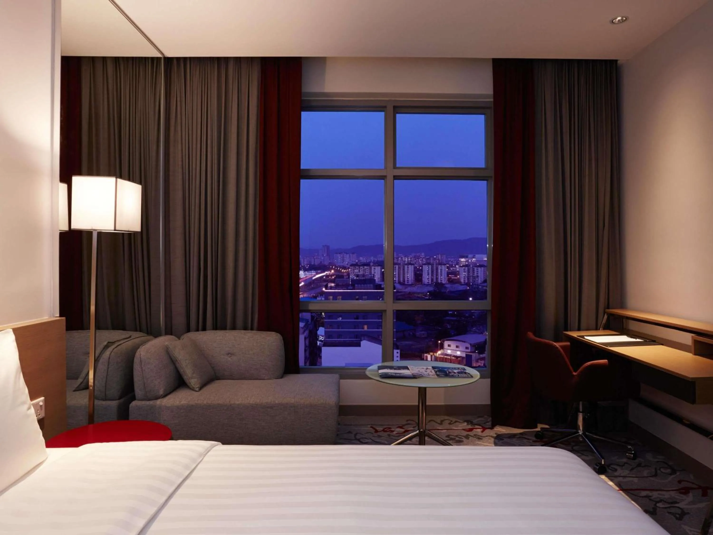 Bedroom, Bed in Mercure Kuala Lumpur Shaw Parade