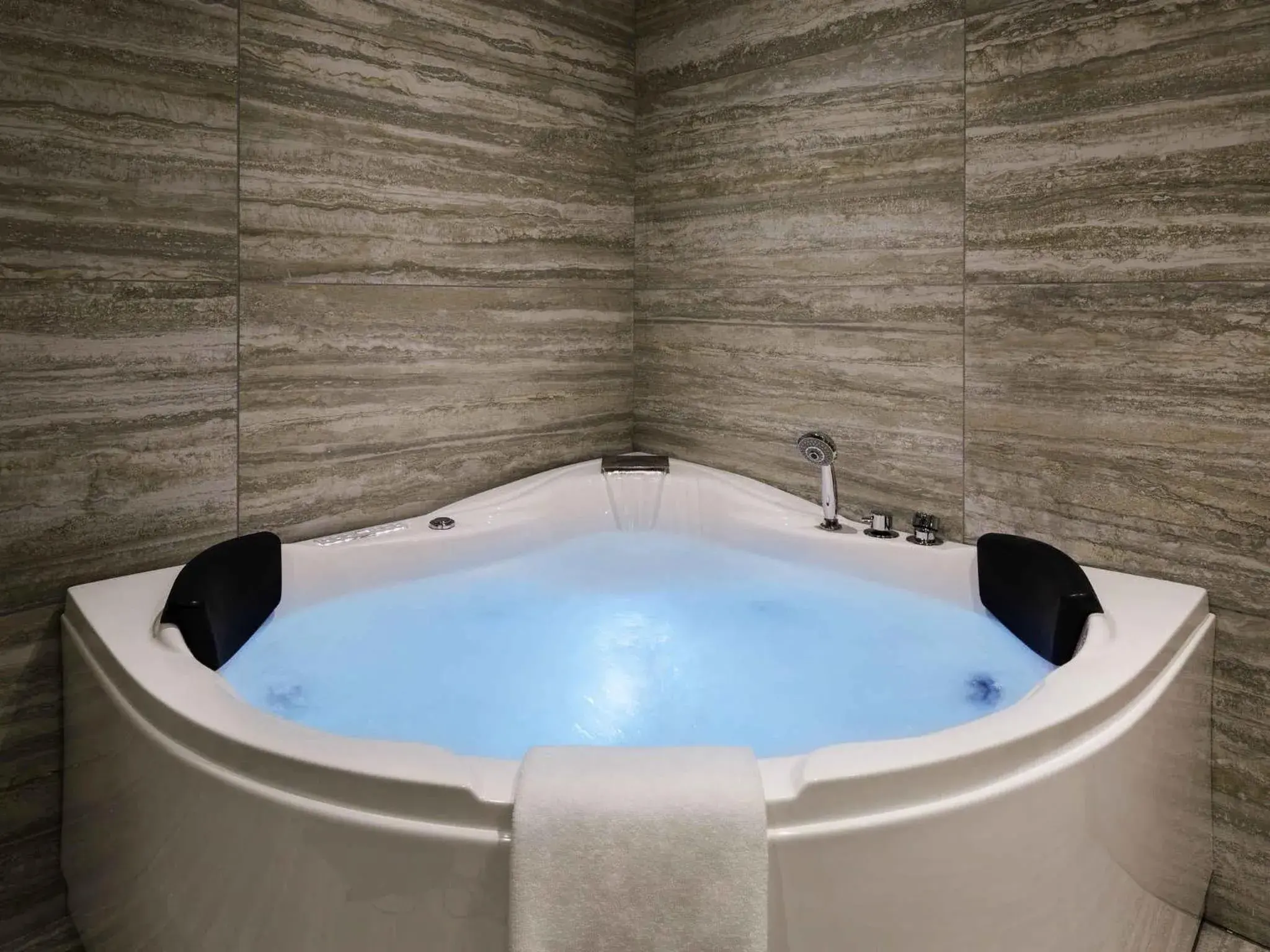 Executive Suite With 1 Kingsize Bed And 1 Sofa in Novotel Jeddah Tahlia Executive Suite With 1 Kingsize Bed And 1 Sofa in Novotel Jeddah Tahlia