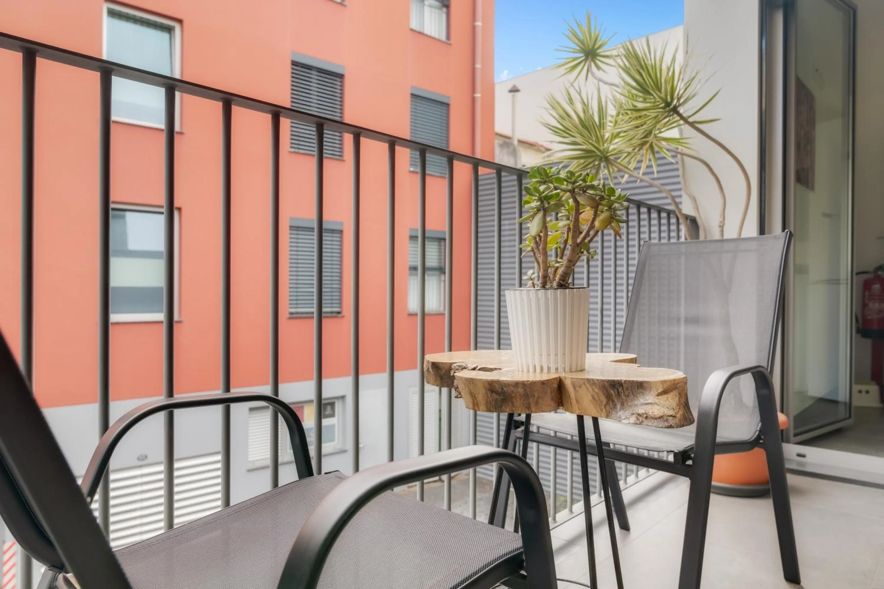 Balcony/Terrace in Casa da Praça Apartments - by Casas na Ilha