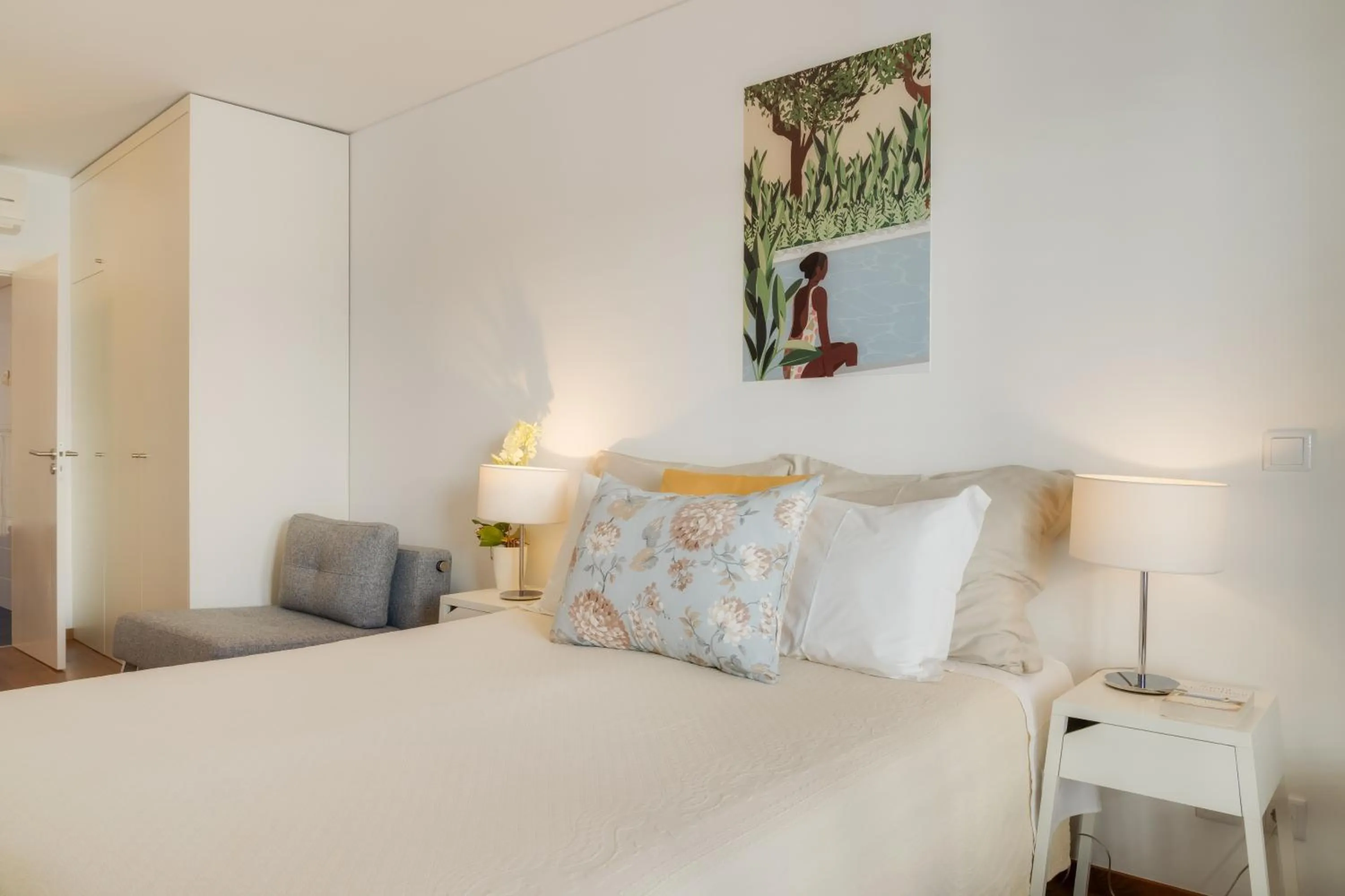 Bedroom, Bed in Casa da Praça Apartments - by Casas na Ilha