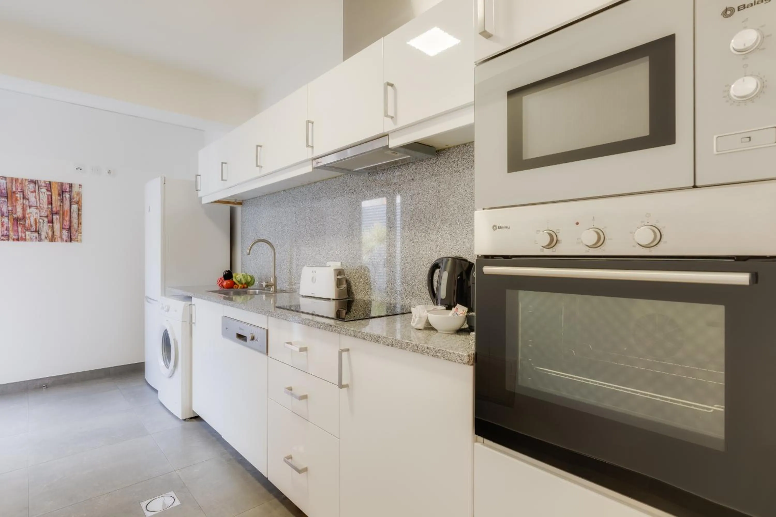 Kitchen or kitchenette in Casa da Praça Apartments - by Casas na Ilha