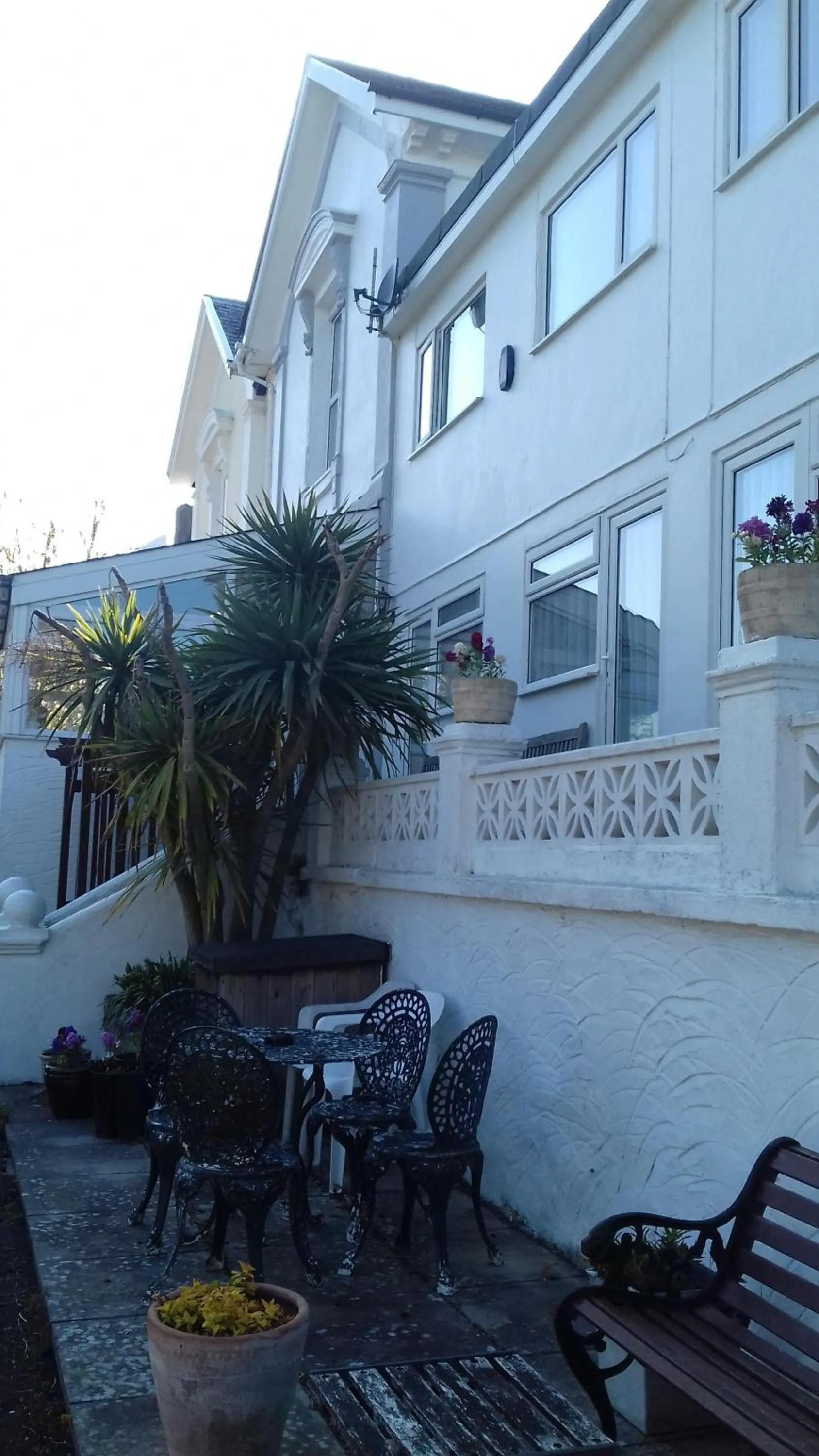 Property Building in Barclay Court Guest House