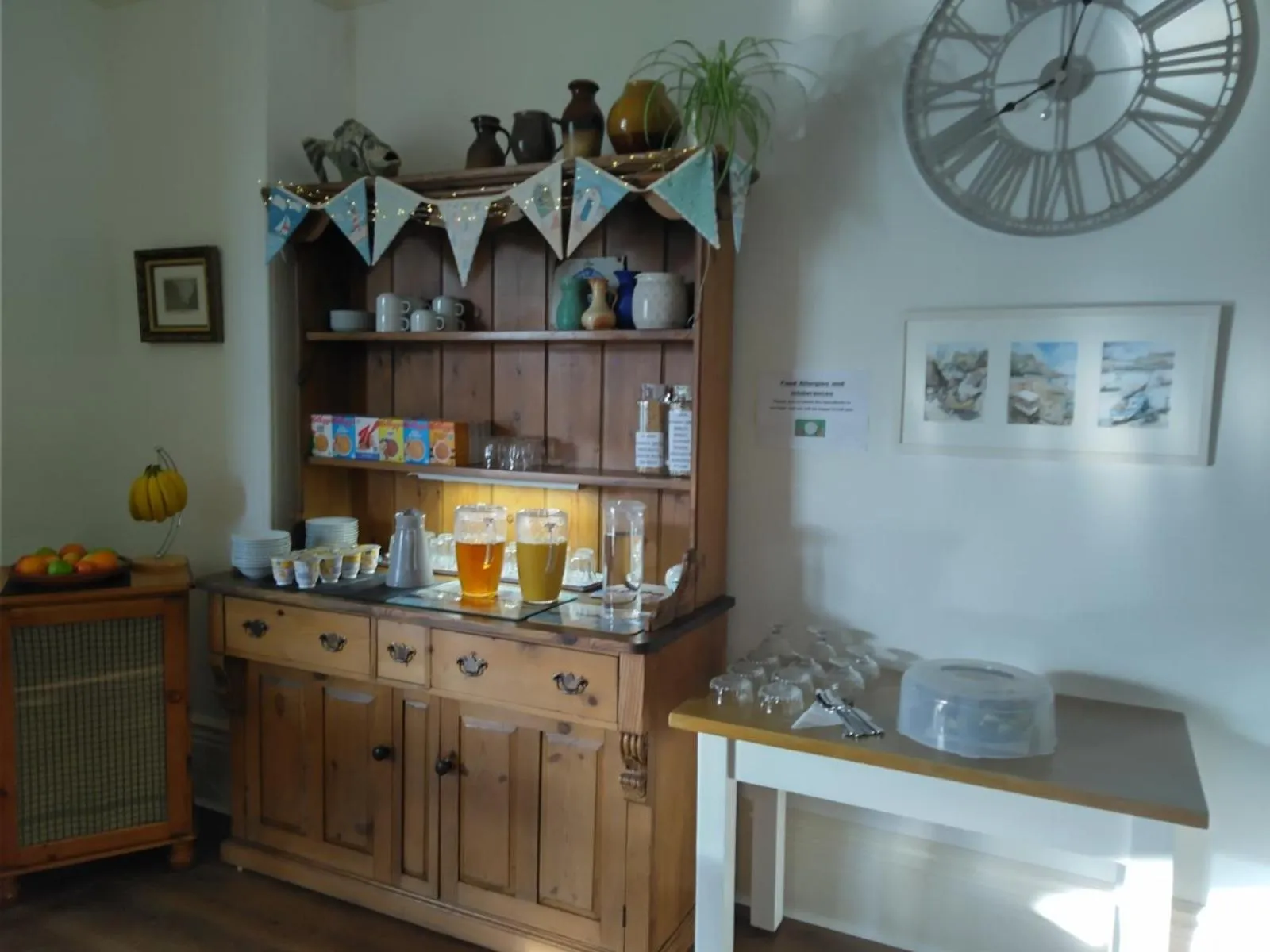 Breakfast, Kitchen/Kitchenette in Barclay Court Guest House