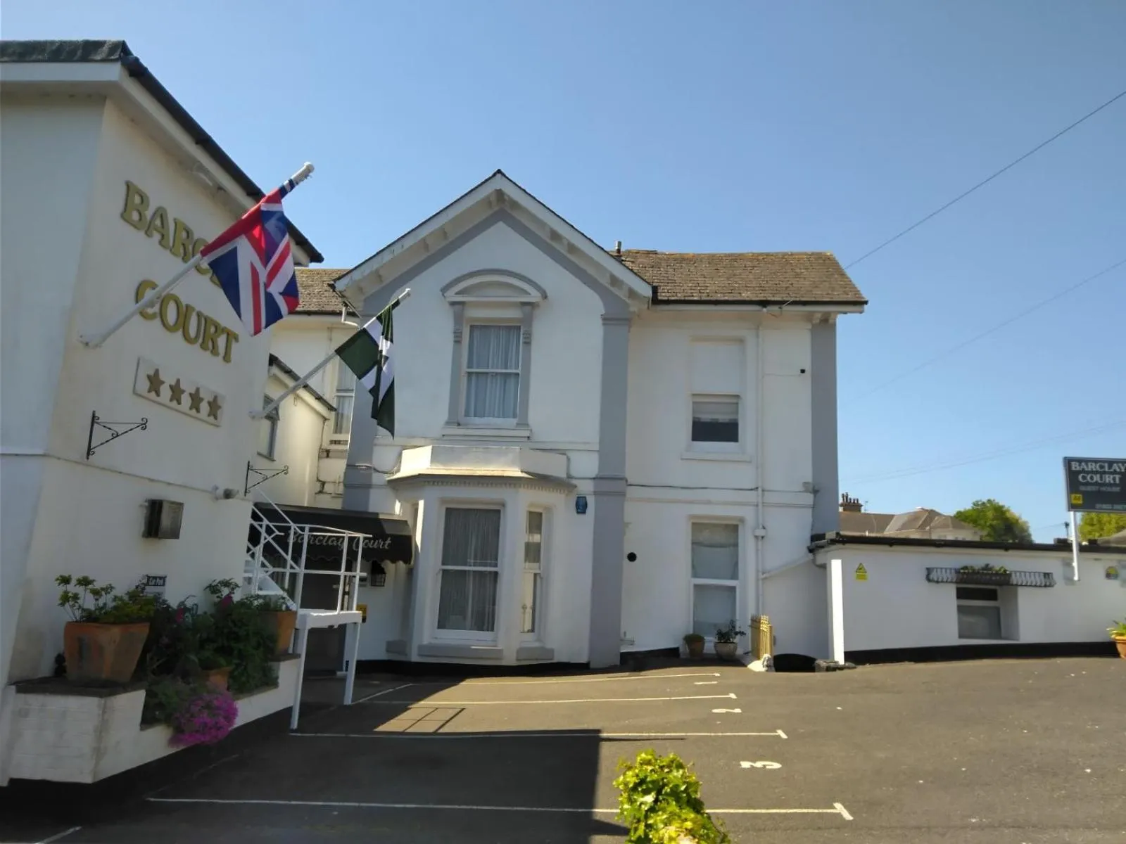 Property Building in Barclay Court Guest House