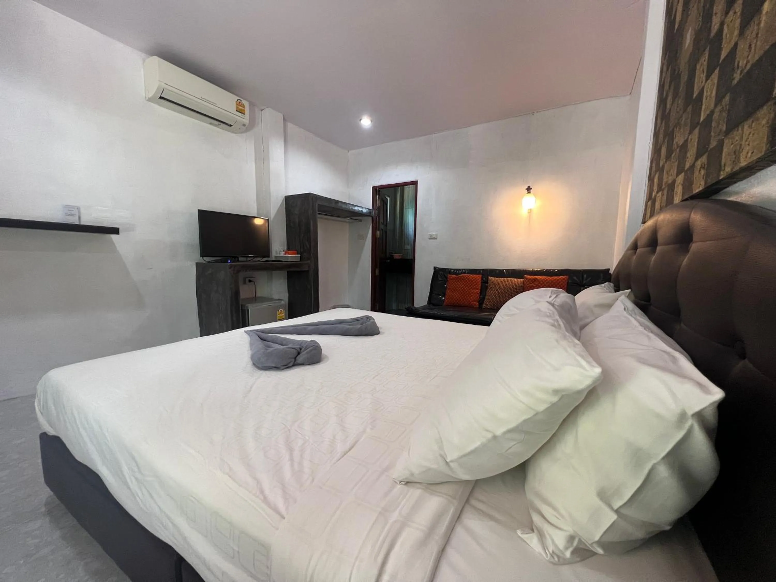 Bed in Pakmeng Beach Resort