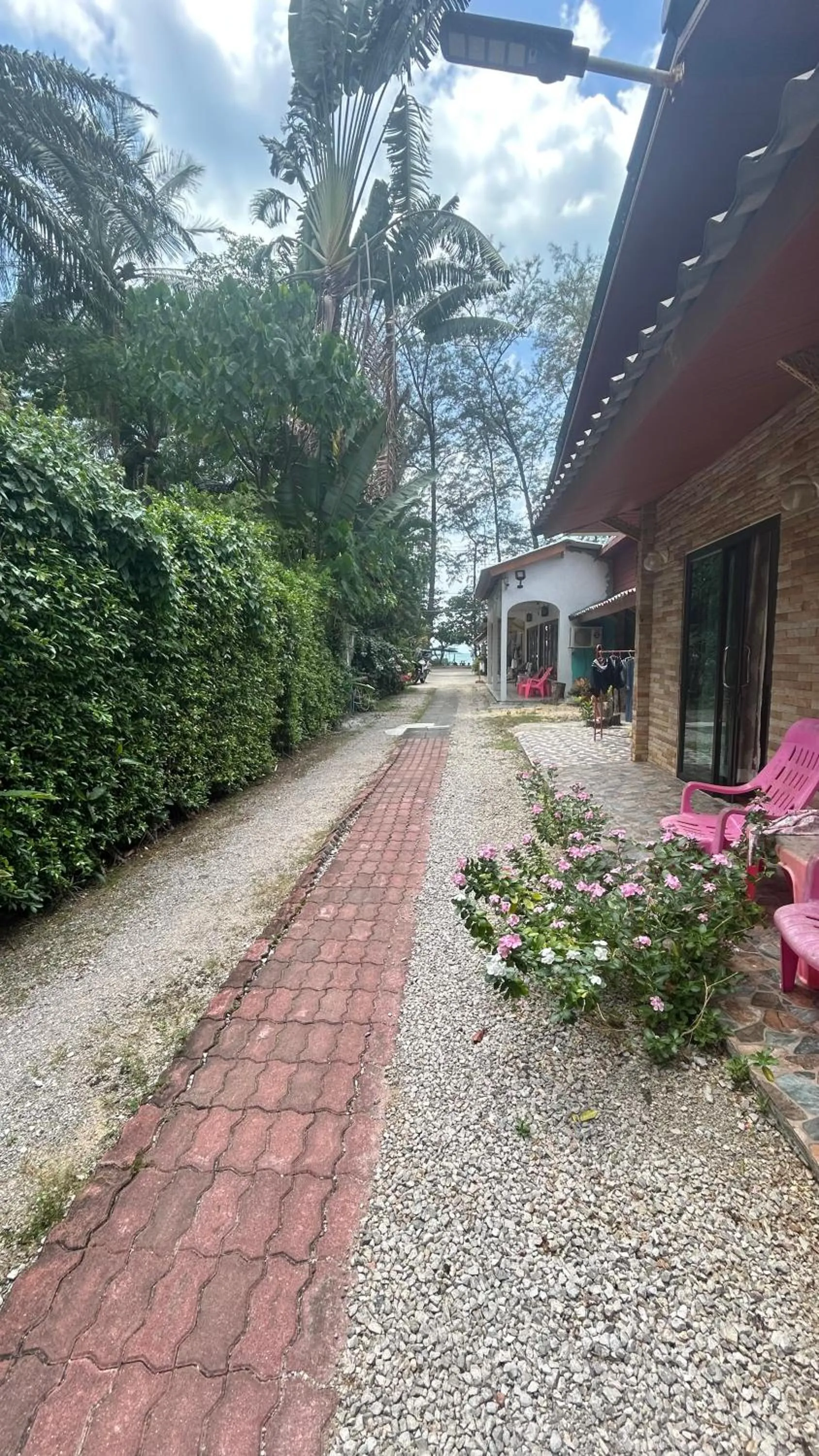 Pakmeng Beach Resort