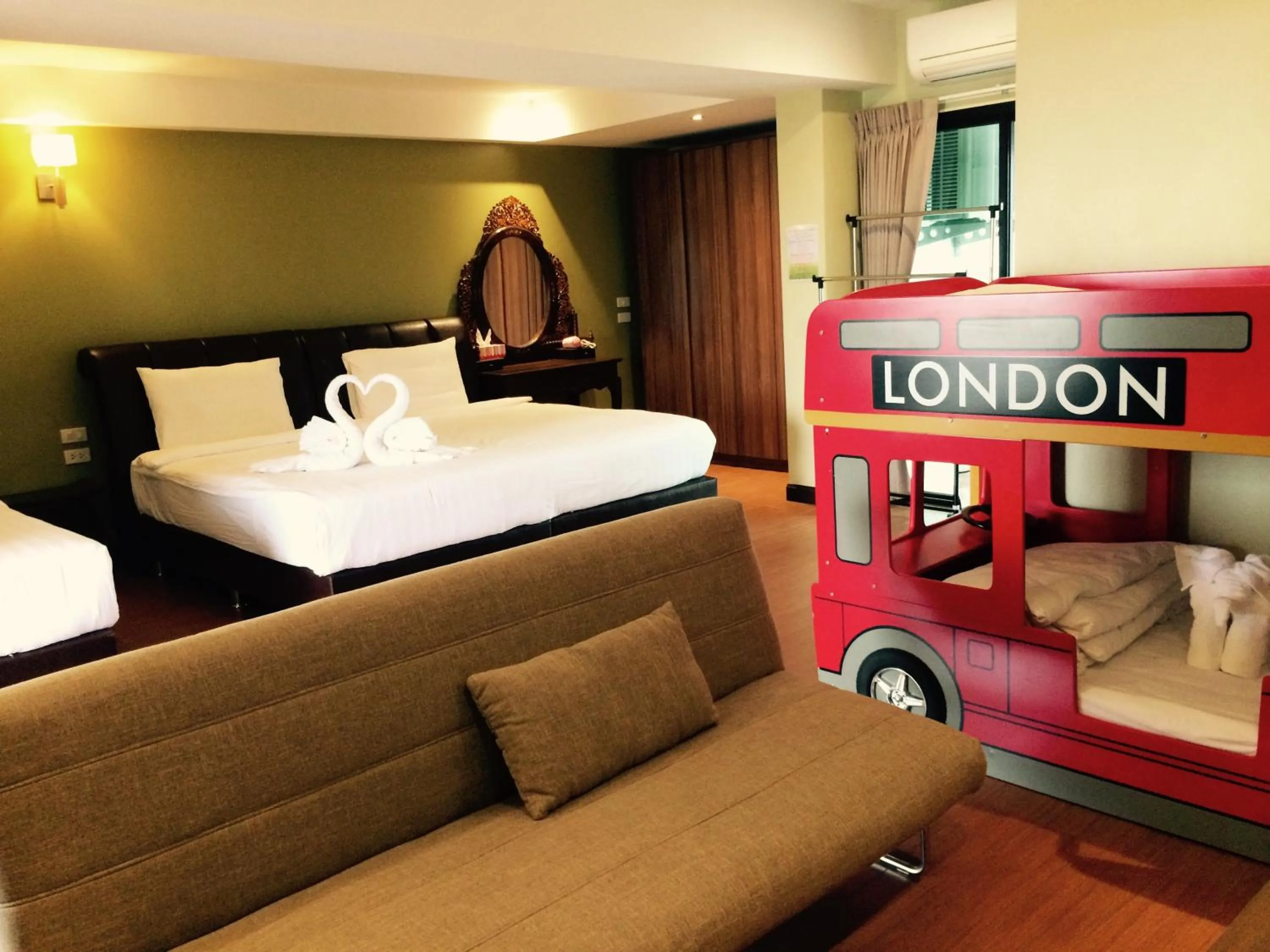 Photo of the whole room, Bed in Baan Sang Singh