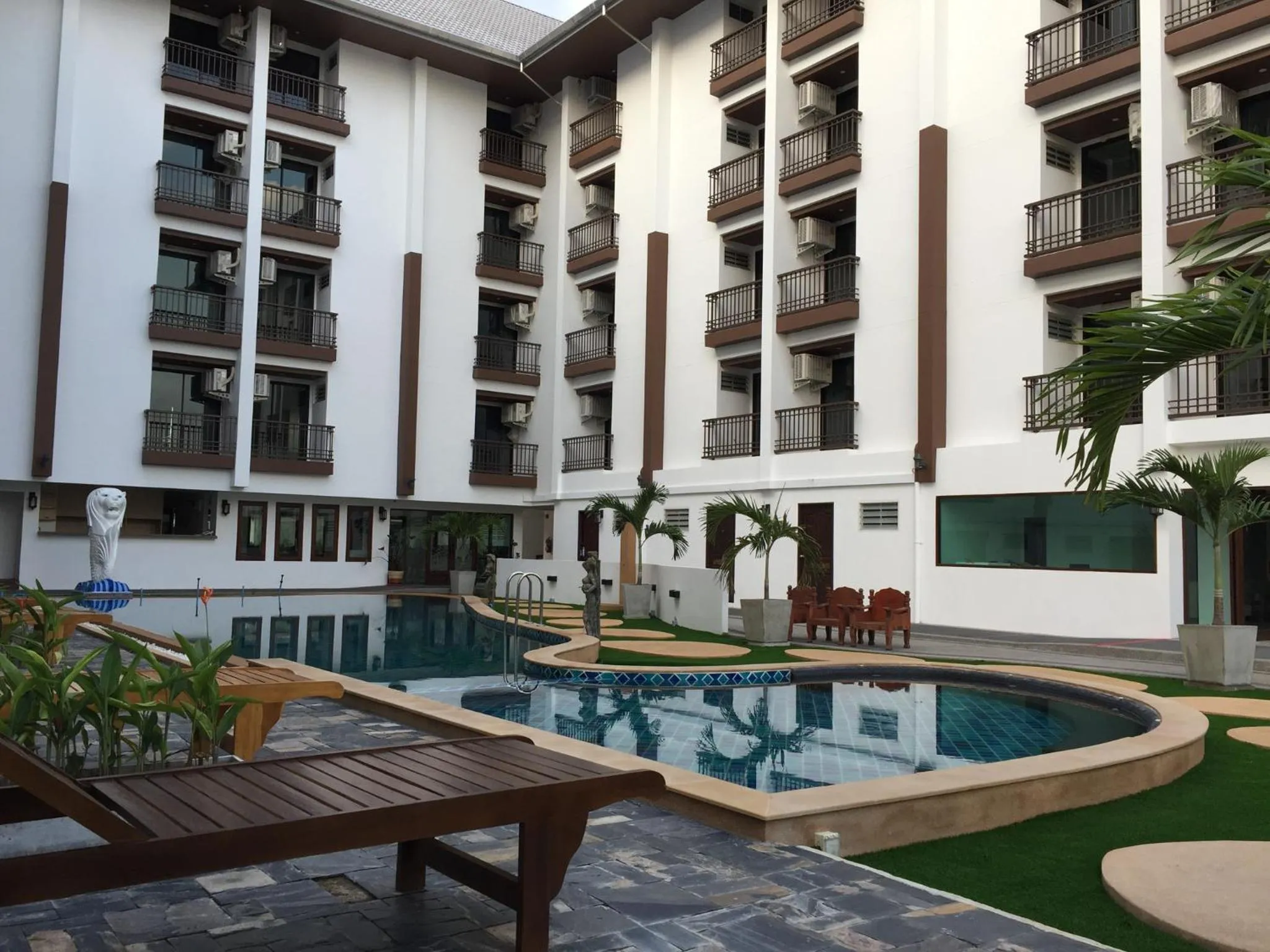 Swimming pool in Baan Sang Singh