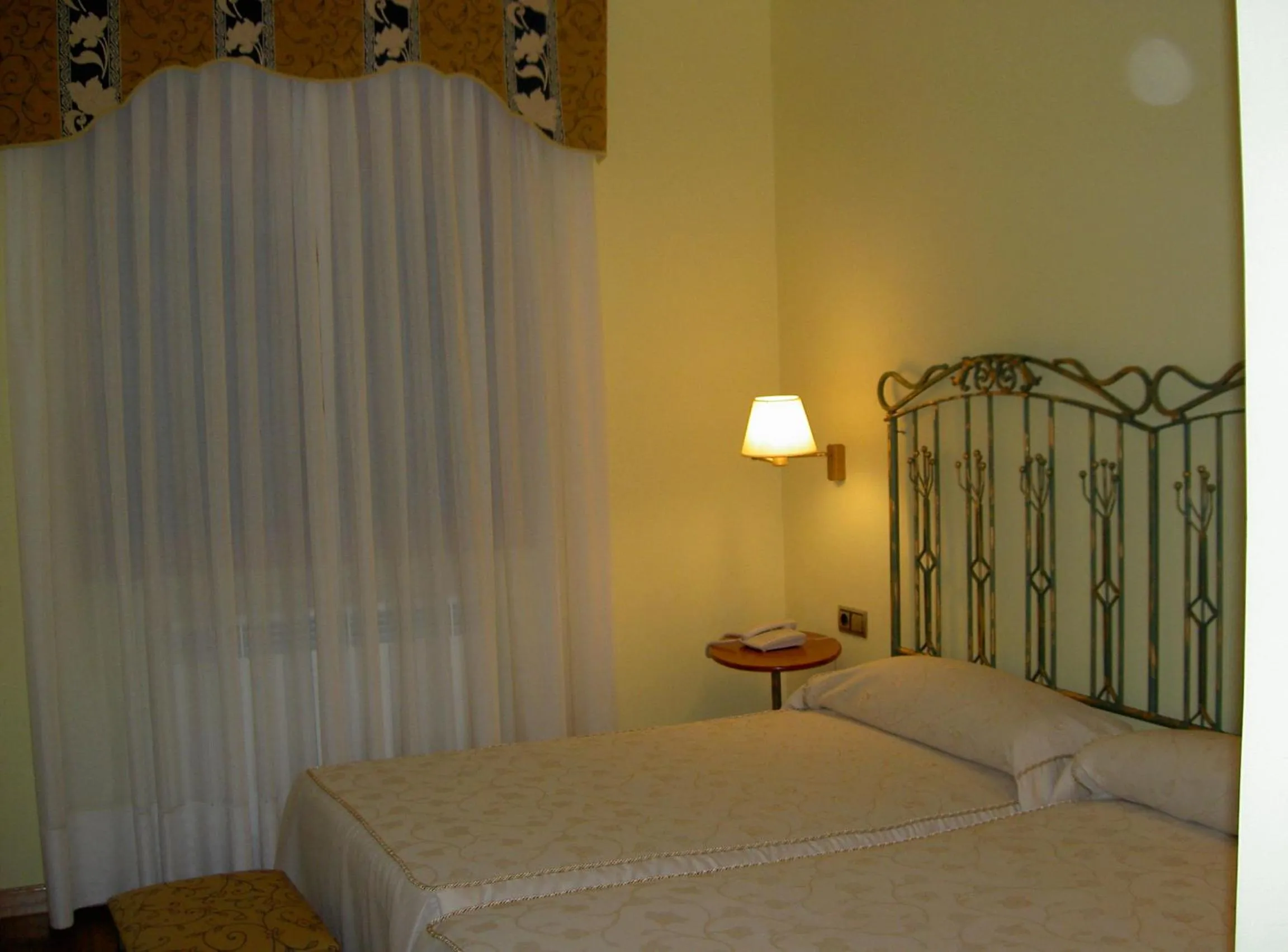 Photo of the whole room, Bed in Manrique de Lara