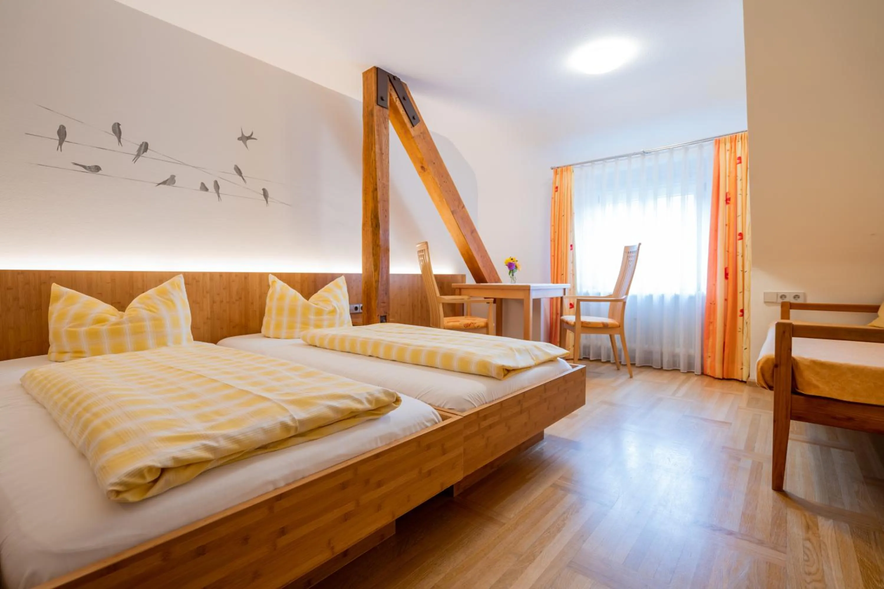 Photo of the whole room, Bed in Gasthaus-Pension Zum Kreuz
