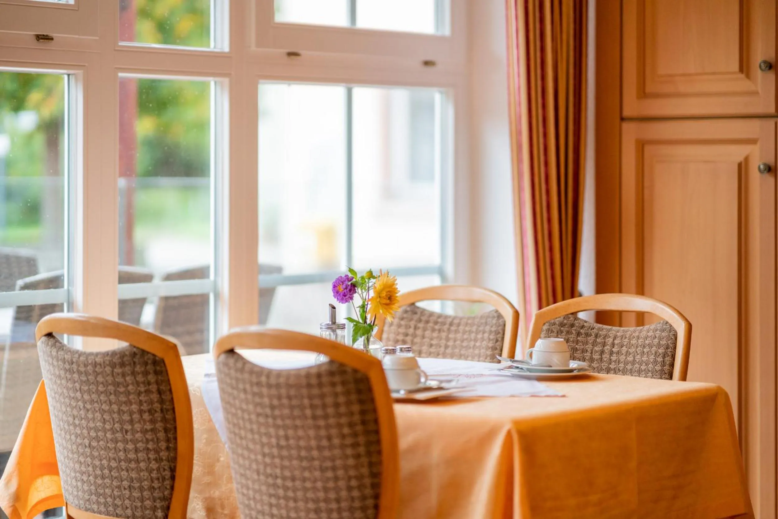 Restaurant/places to eat in Gasthaus-Pension Zum Kreuz