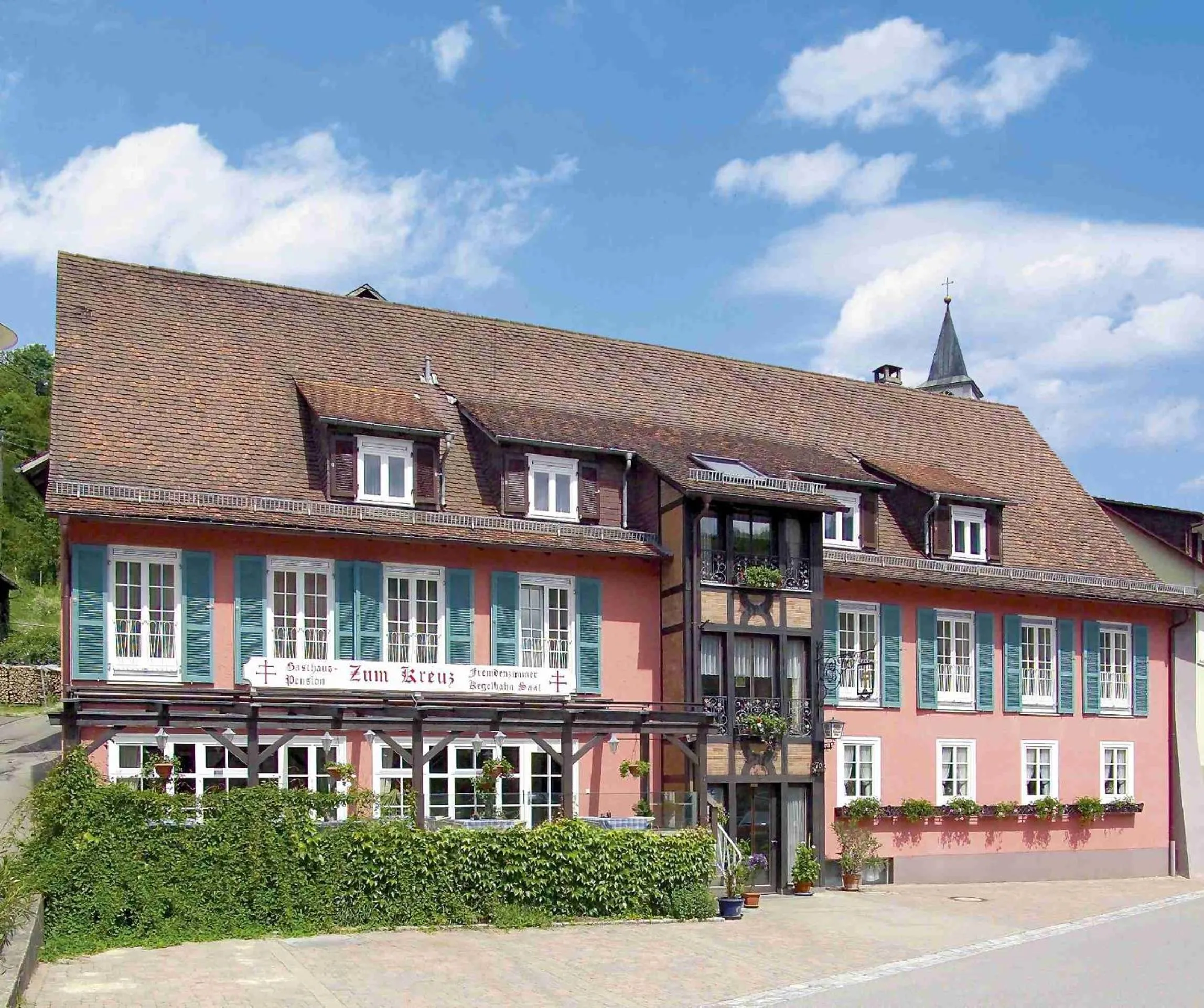 Property building in Gasthaus-Pension Zum Kreuz