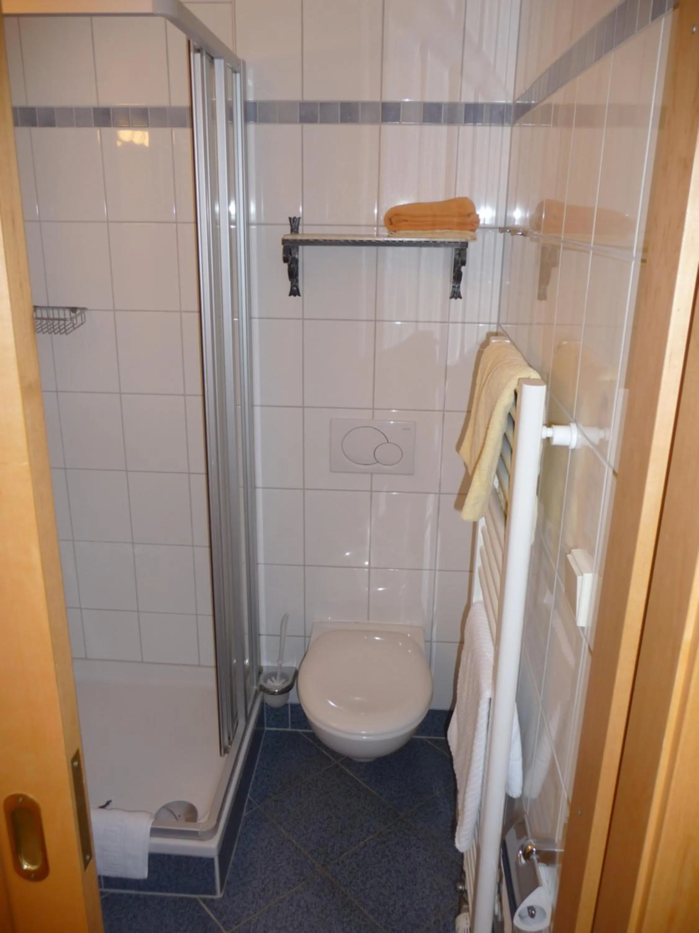 Bathroom in Gasthaus-Pension Zum Kreuz