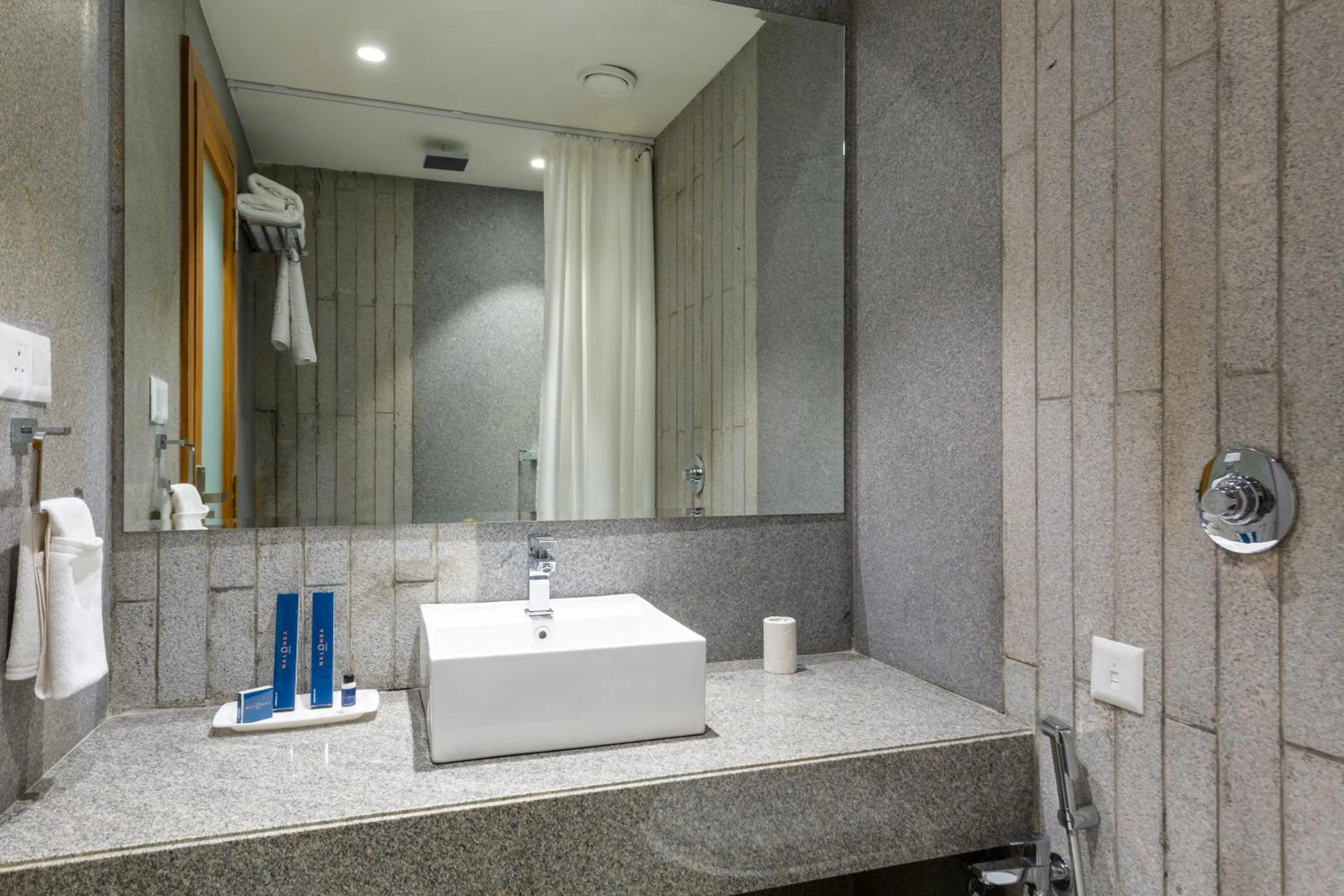 Bathroom in Hotel Nalanda