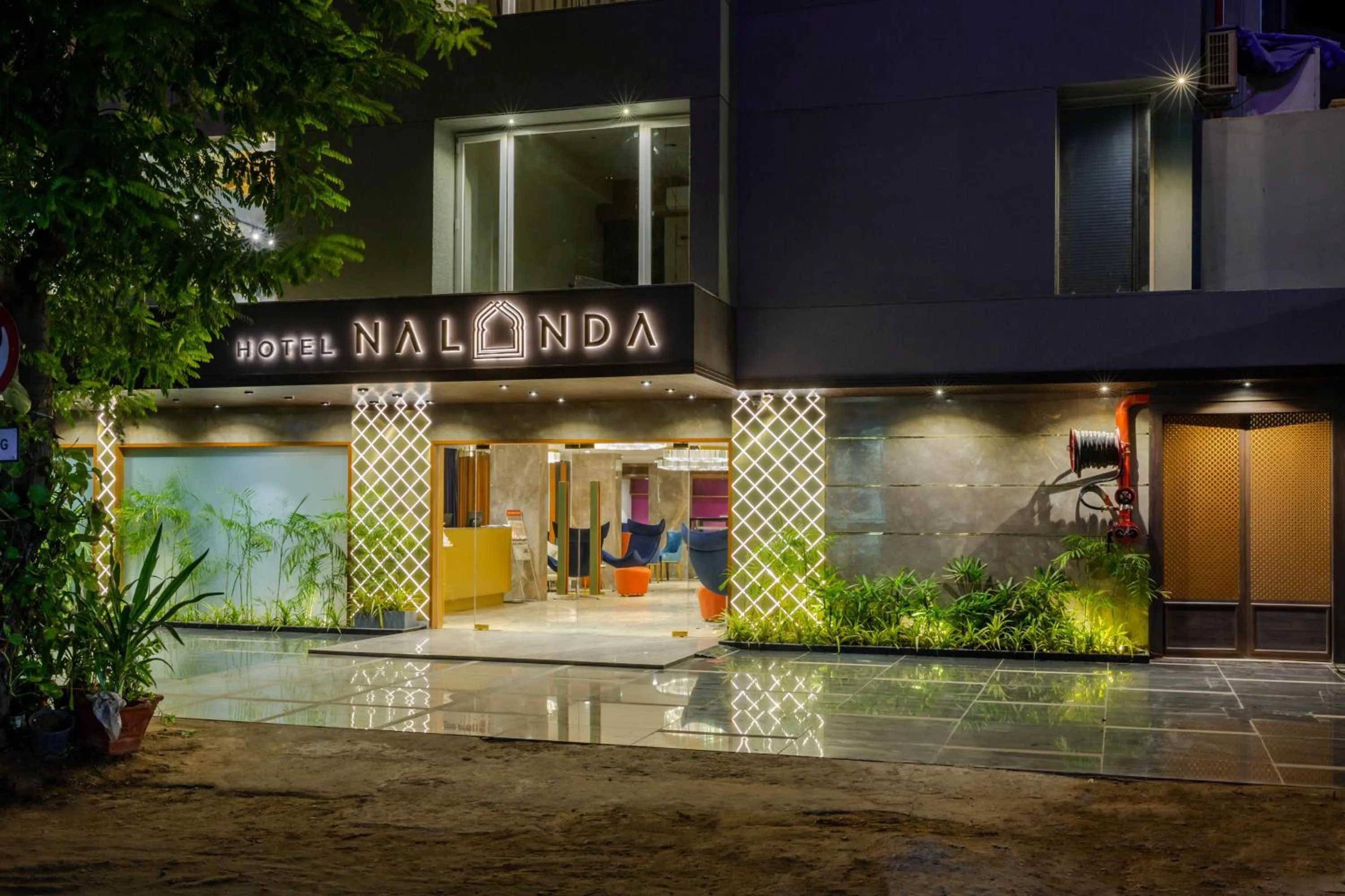Facade/entrance in Hotel Nalanda