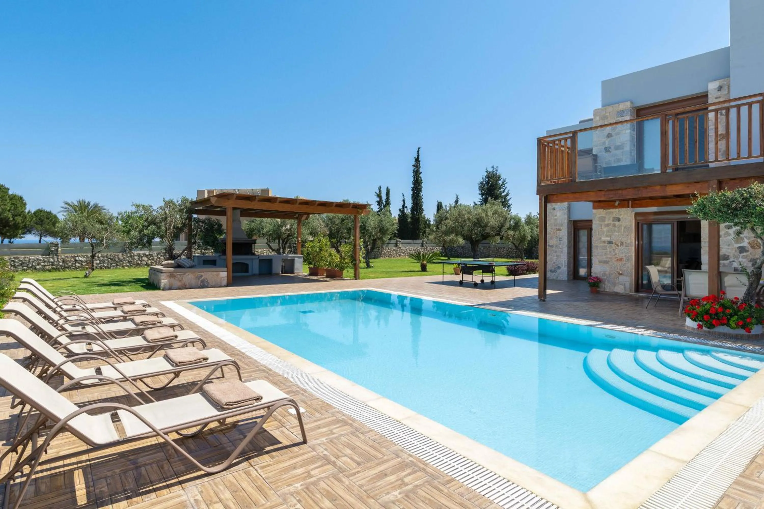 Swimming pool in Sperveri Enalio Villas