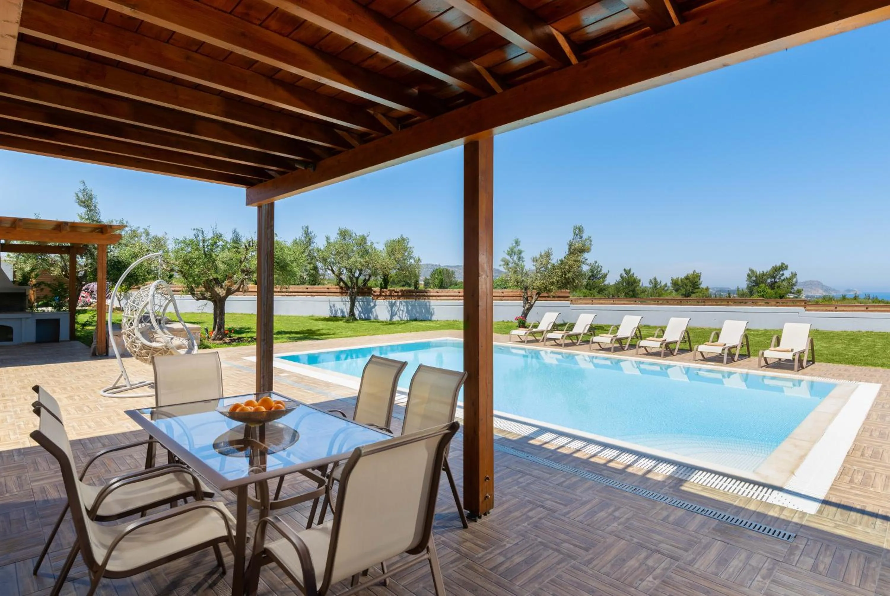Dining area in Sperveri Enalio Villas