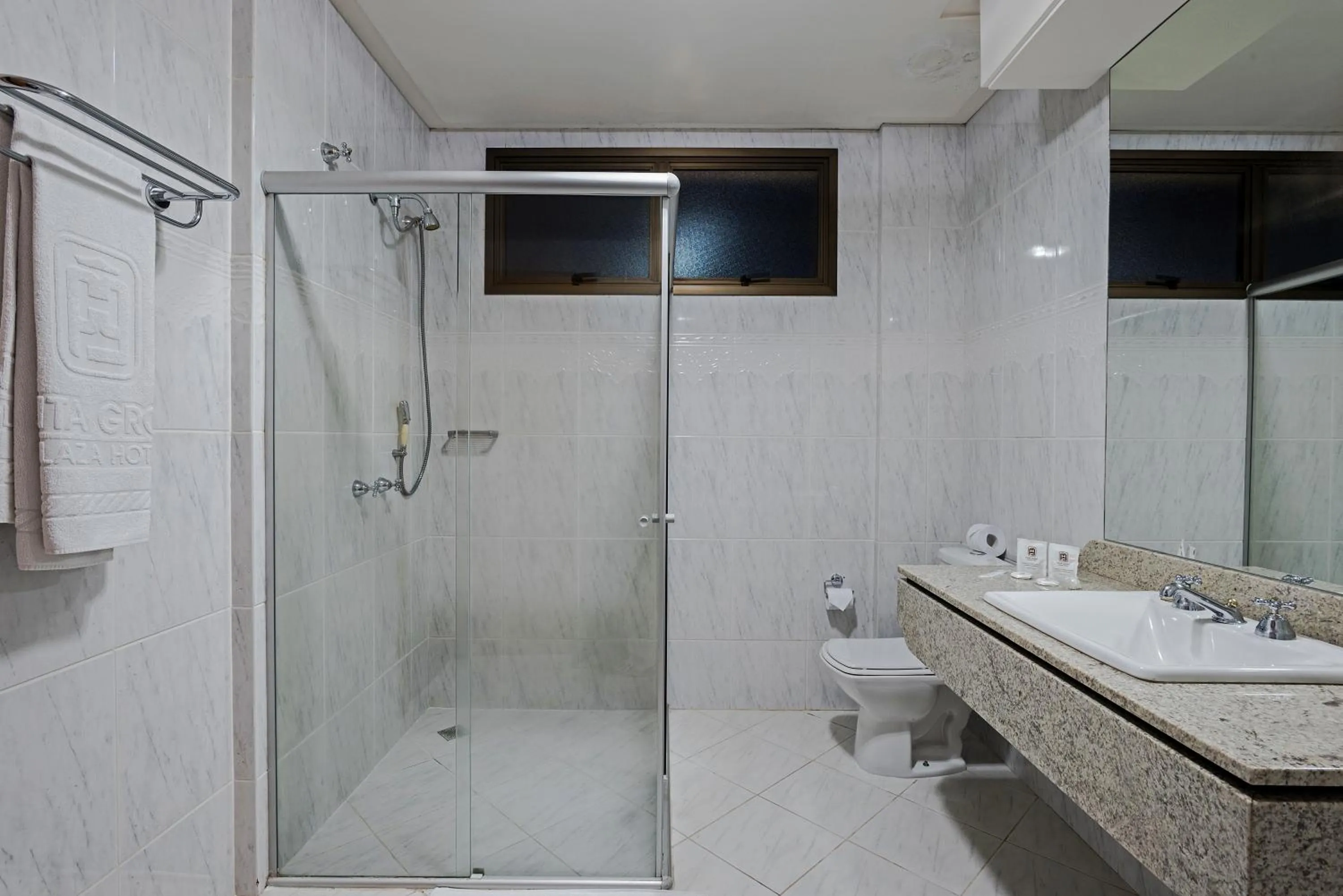 Bathroom in Astron Ponta Grossa Plaza by Nobile