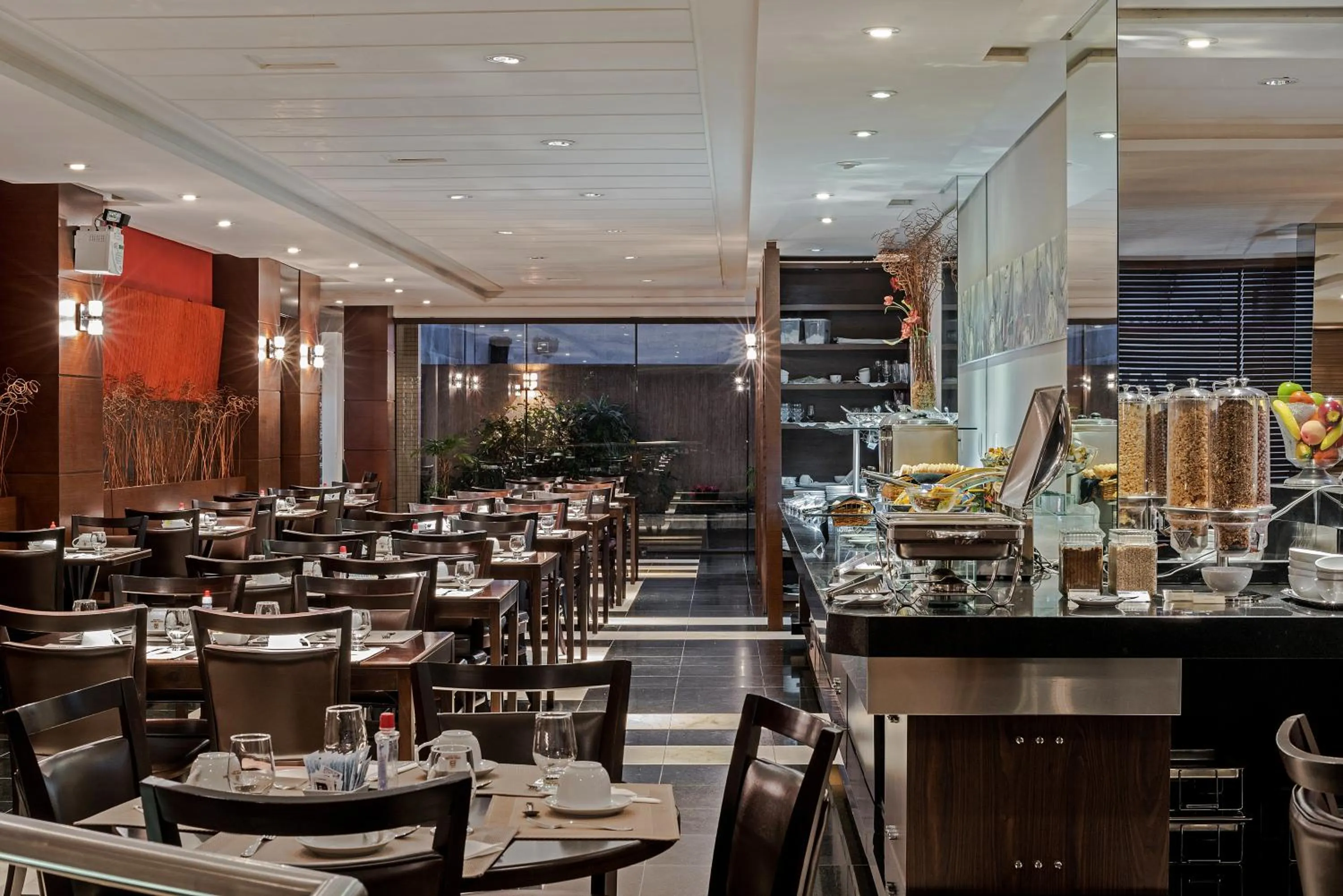 Restaurant/places to eat in Astron Ponta Grossa Plaza by Nobile