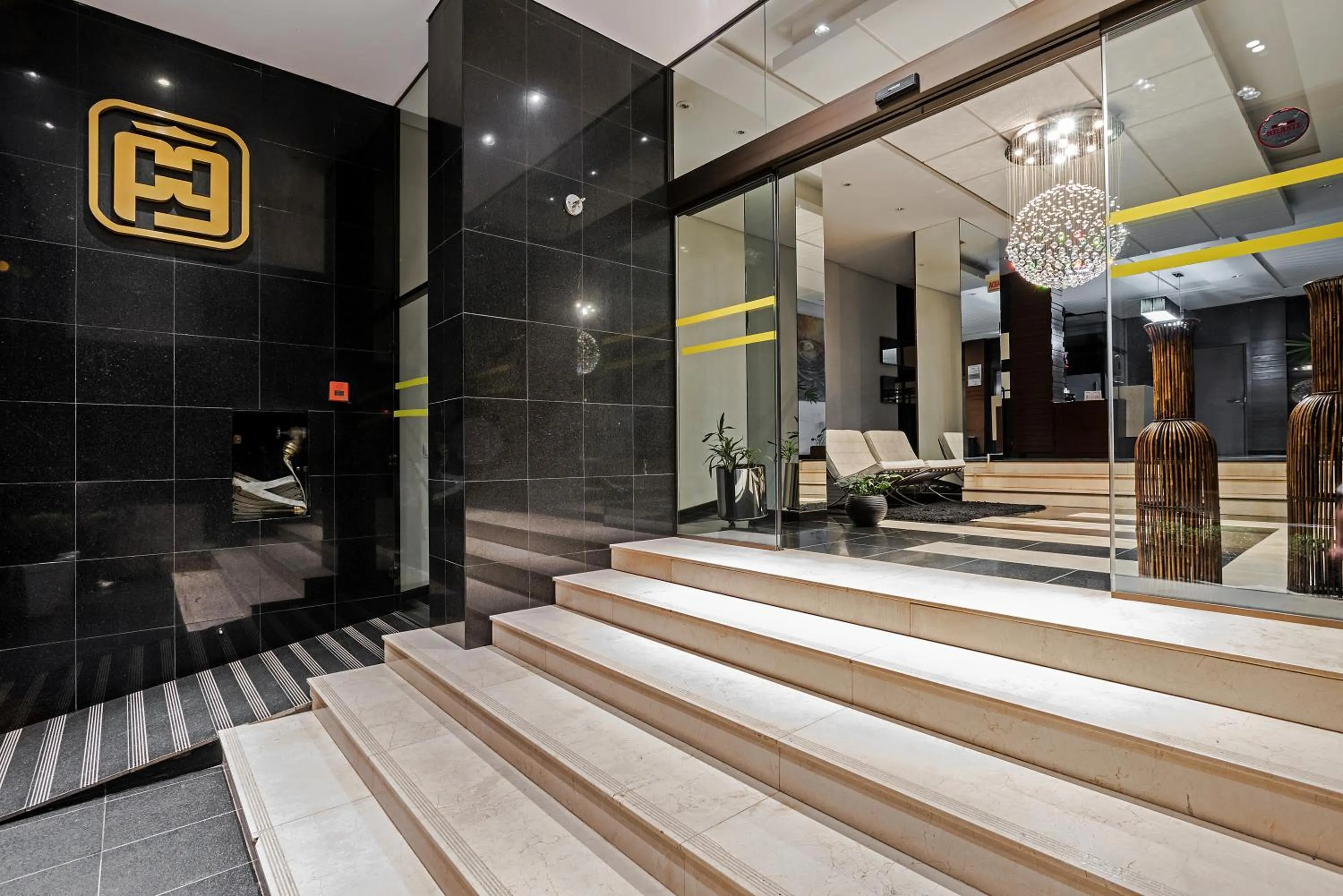 Facade/entrance in Astron Ponta Grossa Plaza by Nobile