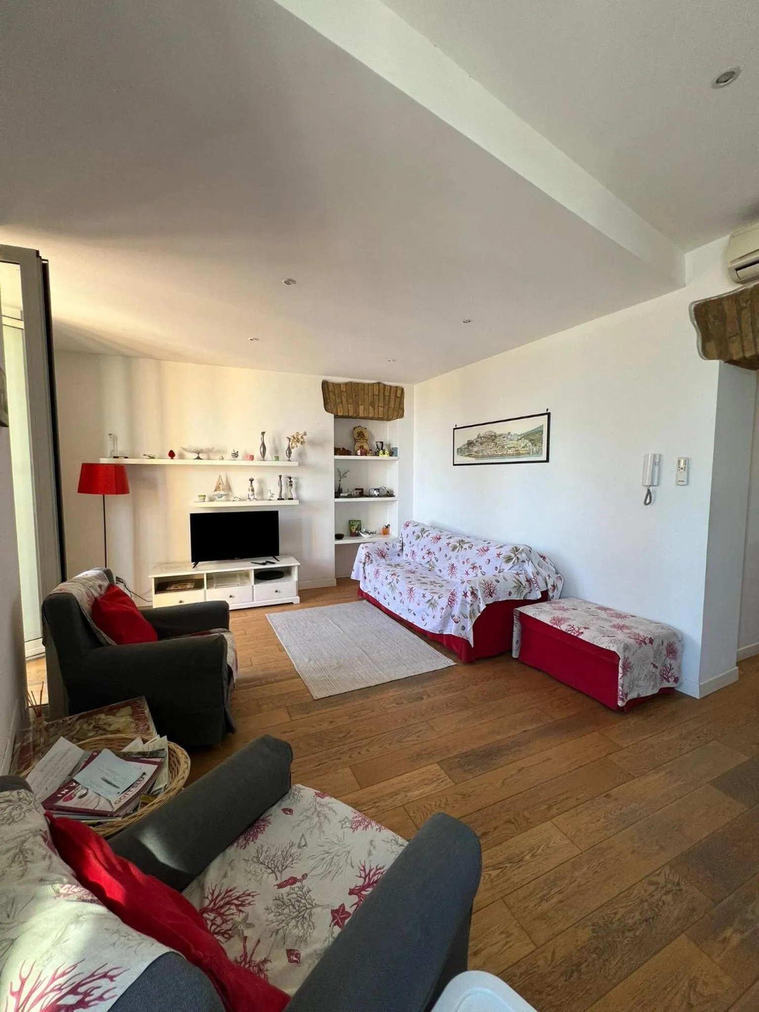 Photo of the whole room, Bed in Miramare