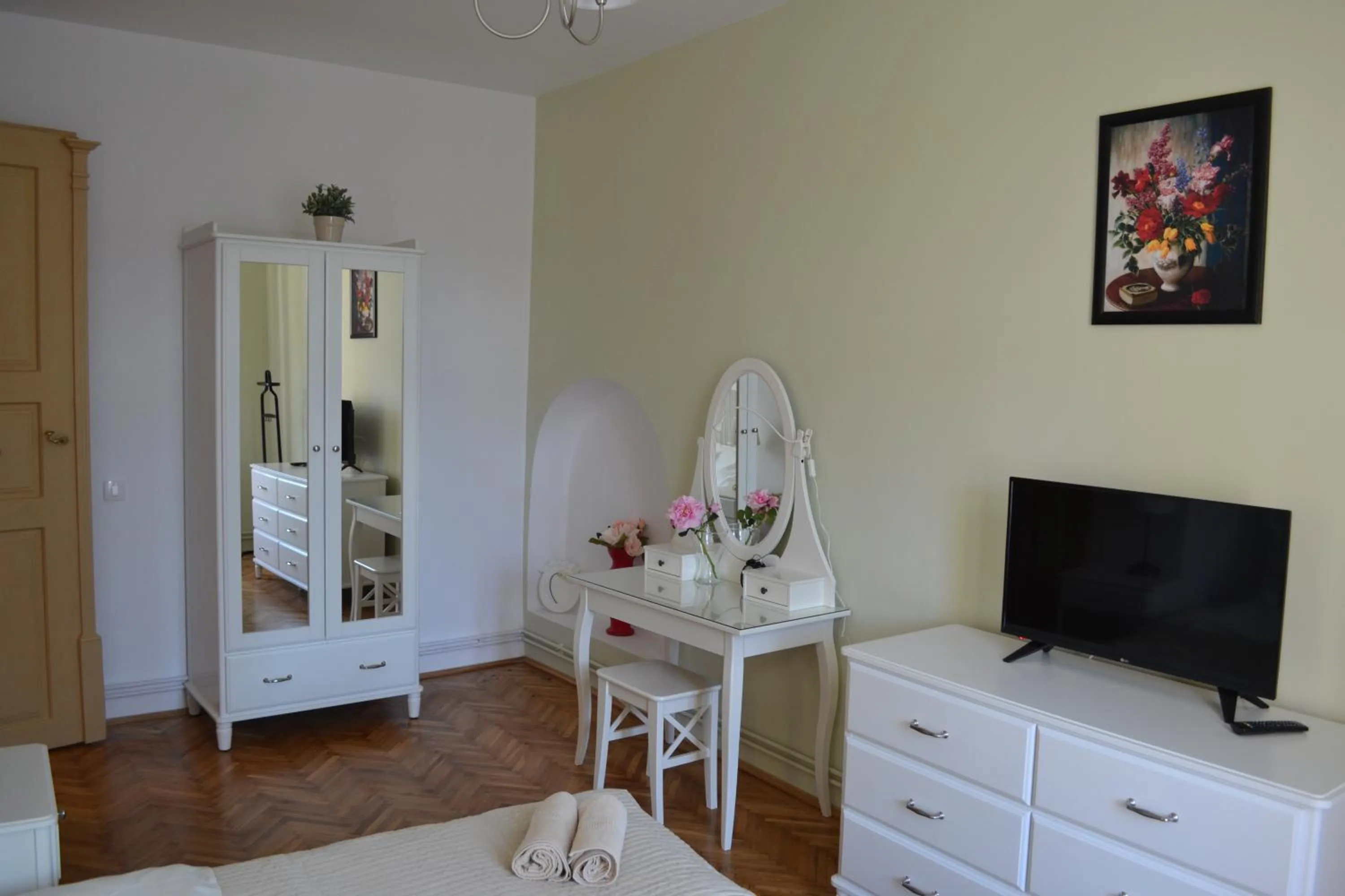 Photo of the whole room, Bed in Casa Krone - Piața Sfatului