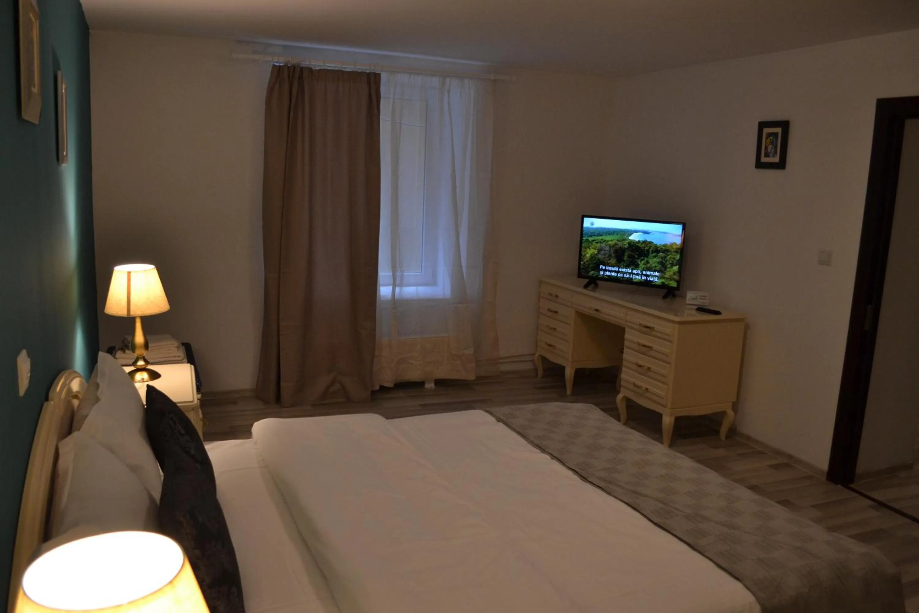 Photo of the whole room, Bed in Casa Krone - Piața Sfatului