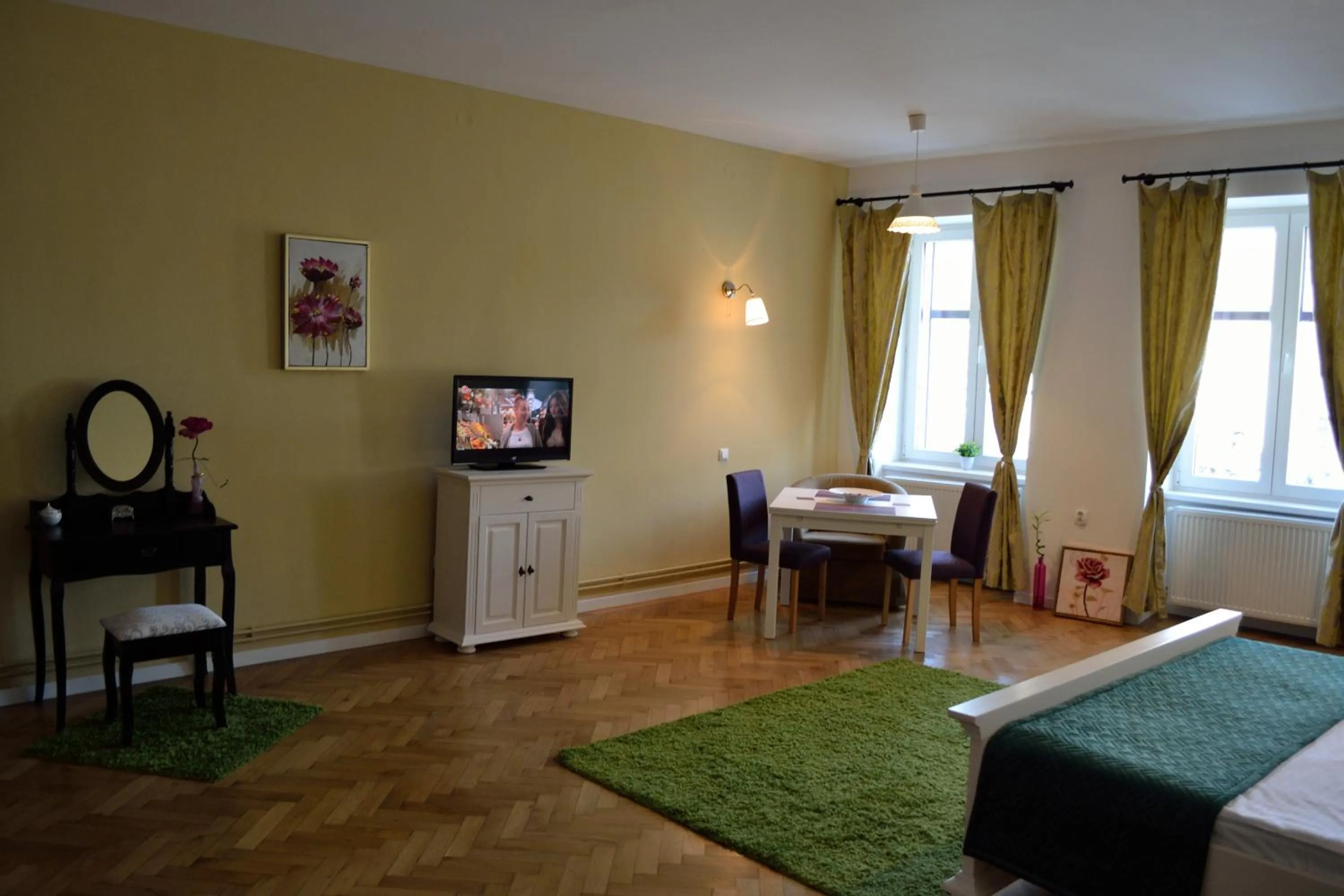 Photo of the whole room, Bed in Casa Krone - Piața Sfatului