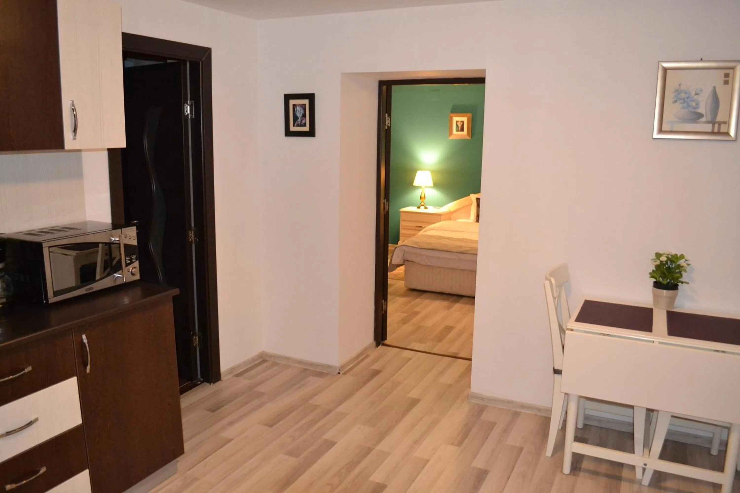 Dining area, Bed in Casa Krone - Piața Sfatului