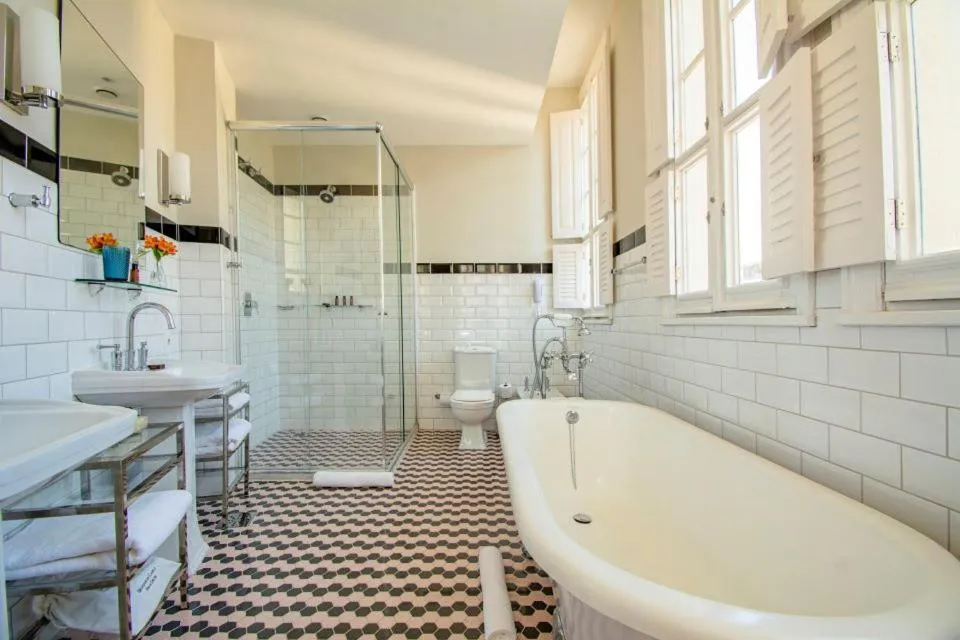 Bathroom in Fera Palace Hotel