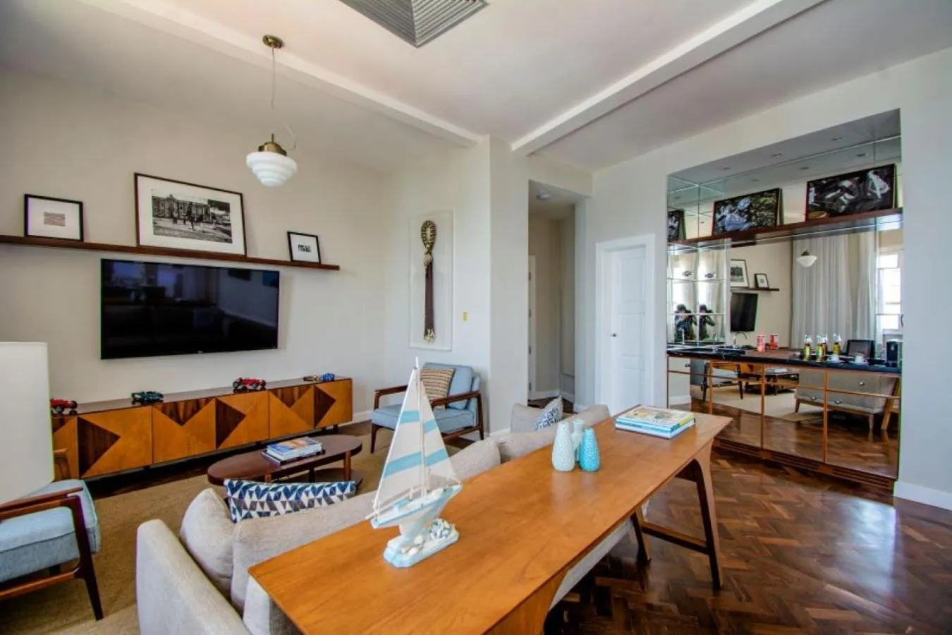 Communal lounge/ TV room in Fera Palace Hotel