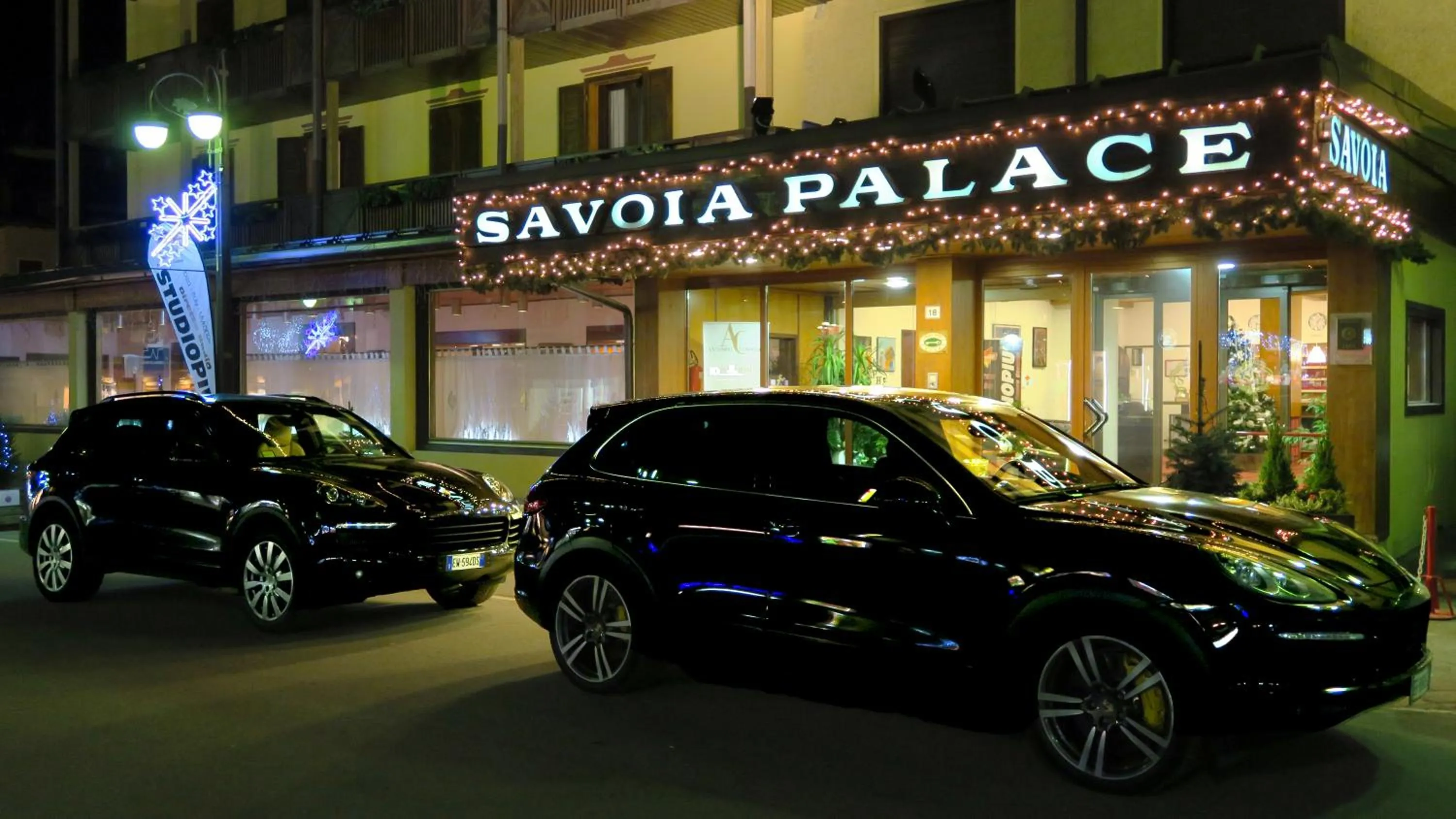 Facade/entrance in Savoia Palace Hotel