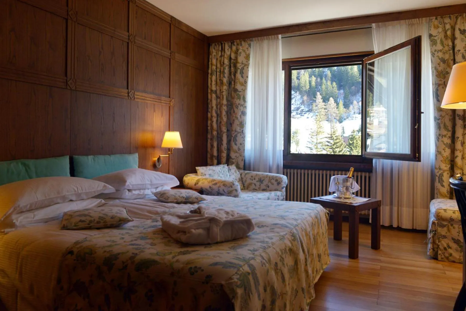 Photo of the whole room, Bed in Savoia Palace Hotel
