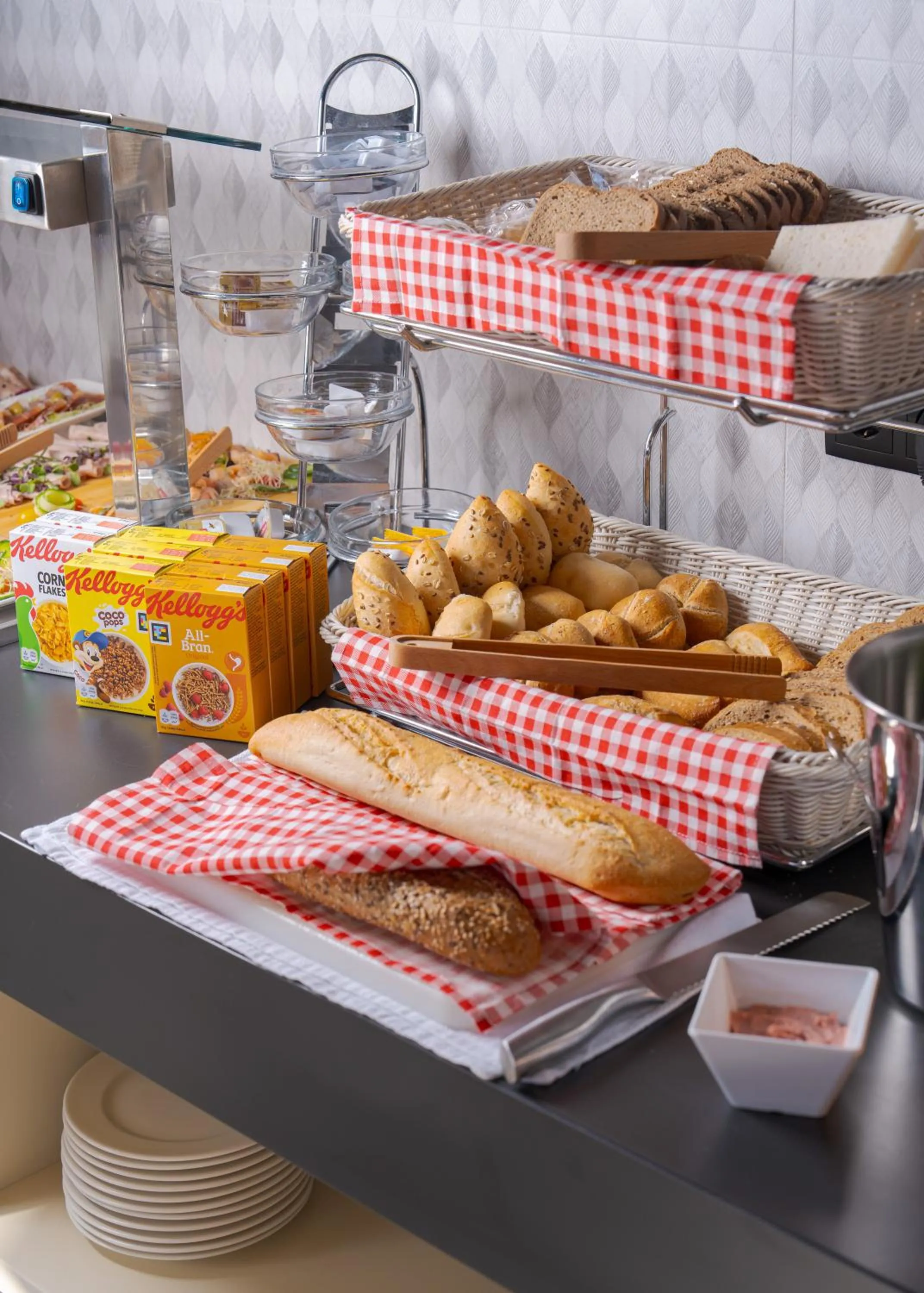 Breakfast in Fahana Men Only