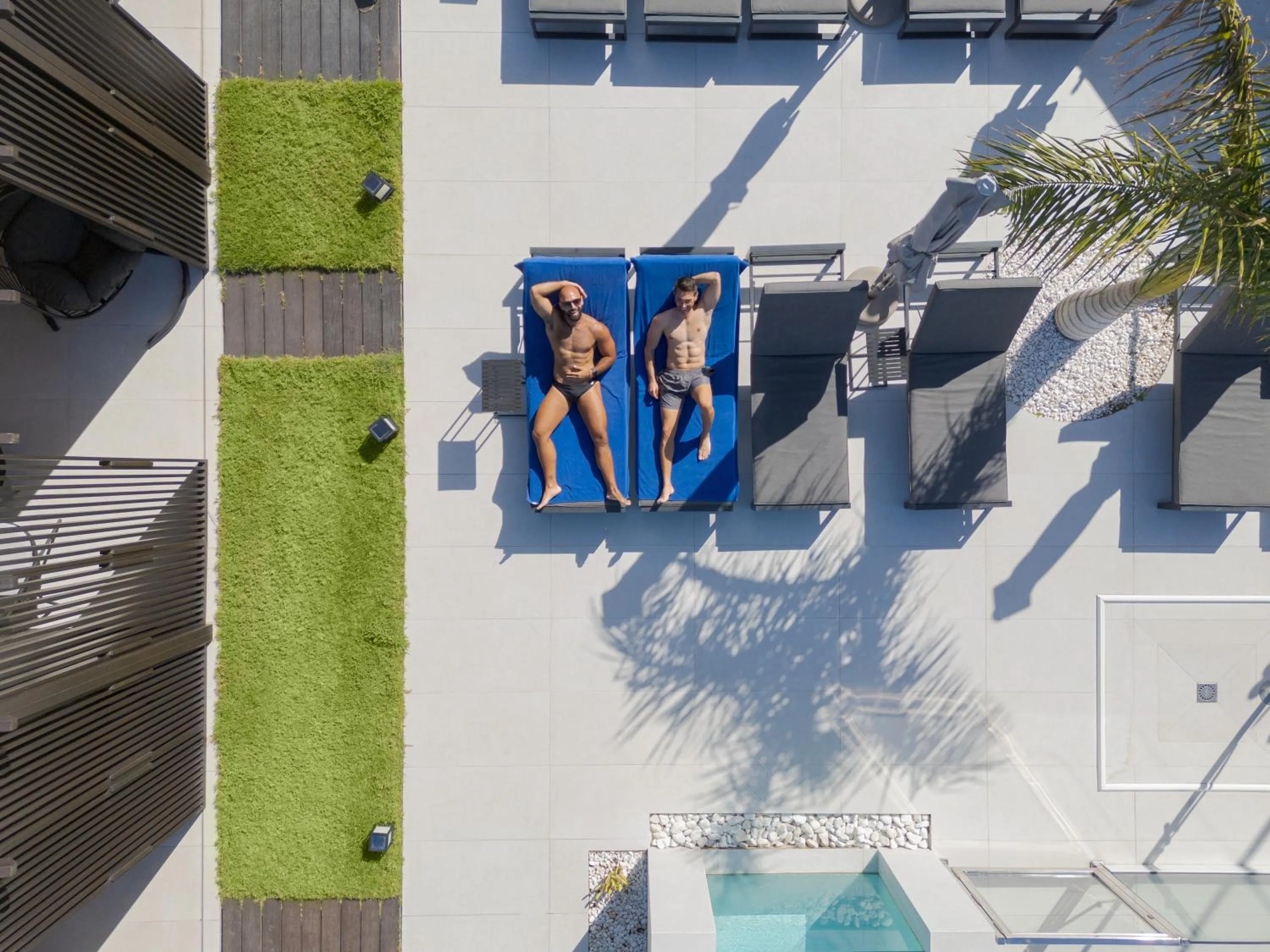 Bird's eye view in Fahana Men Only