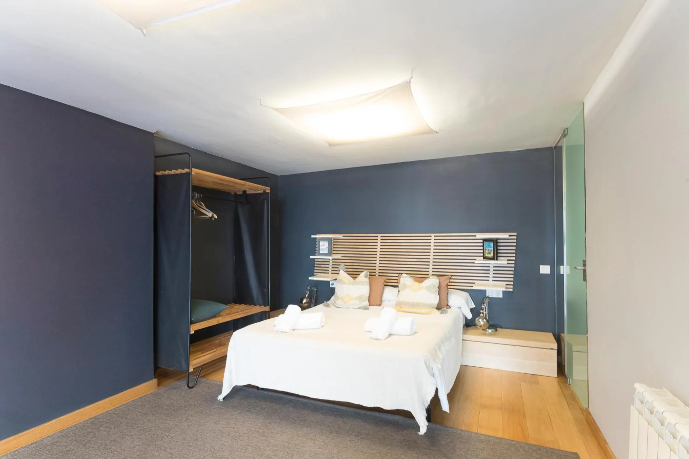 Bed in Apartment Barcelona Rentals - Gracia Pool Apartments Center