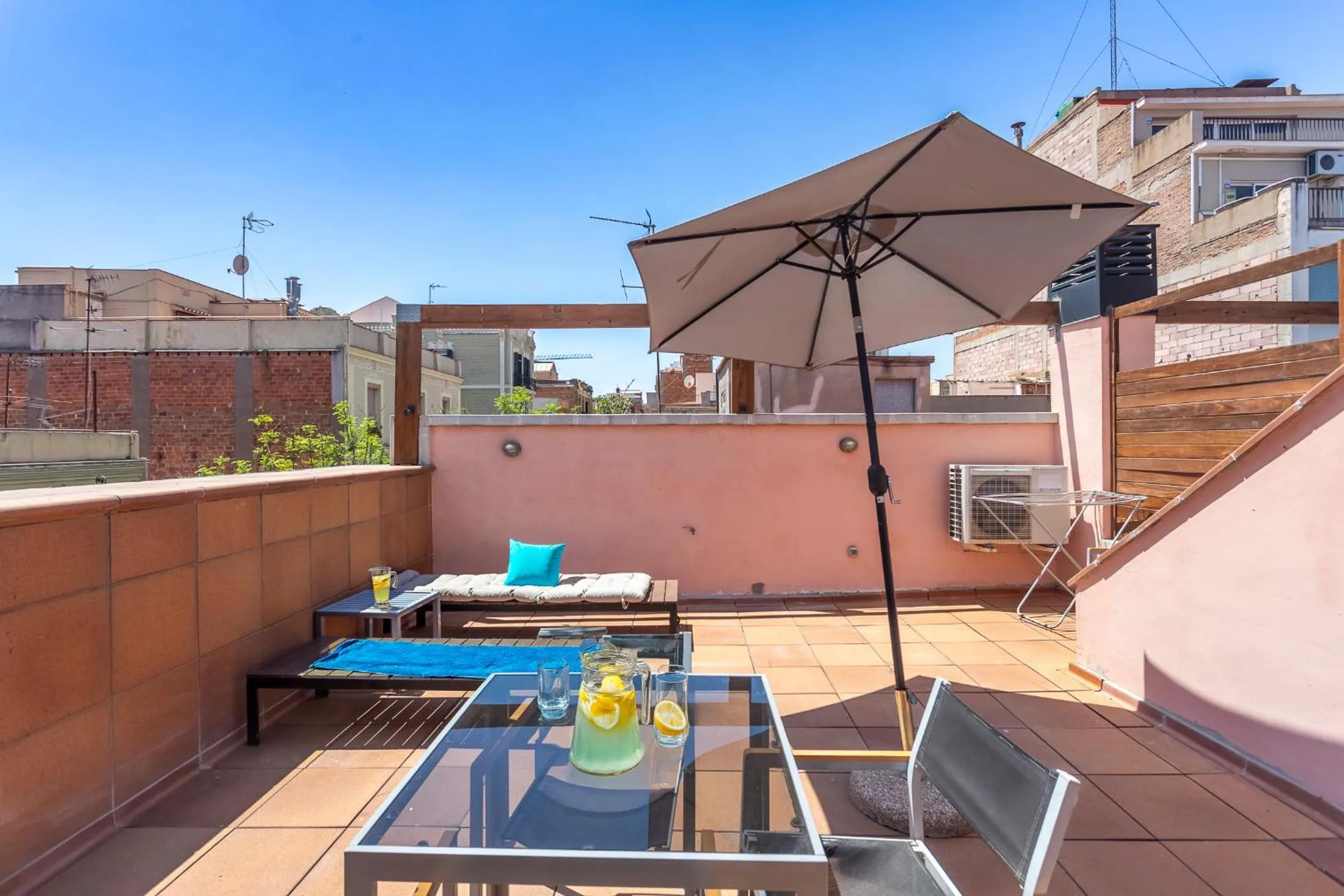 Balcony/Terrace in Apartment Barcelona Rentals - Gracia Pool Apartments Center