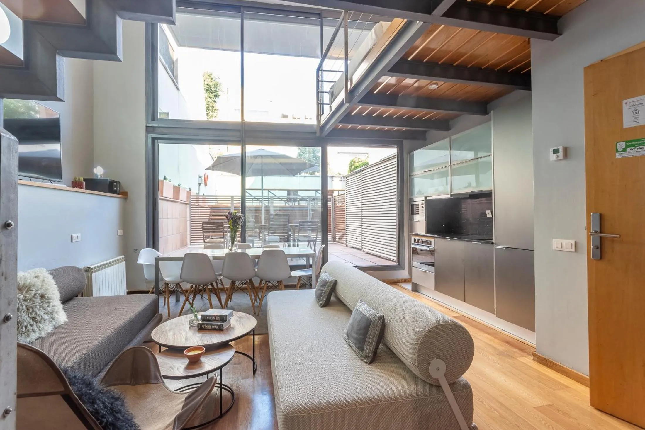 Living room in Apartment Barcelona Rentals - Gracia Pool Apartments Center