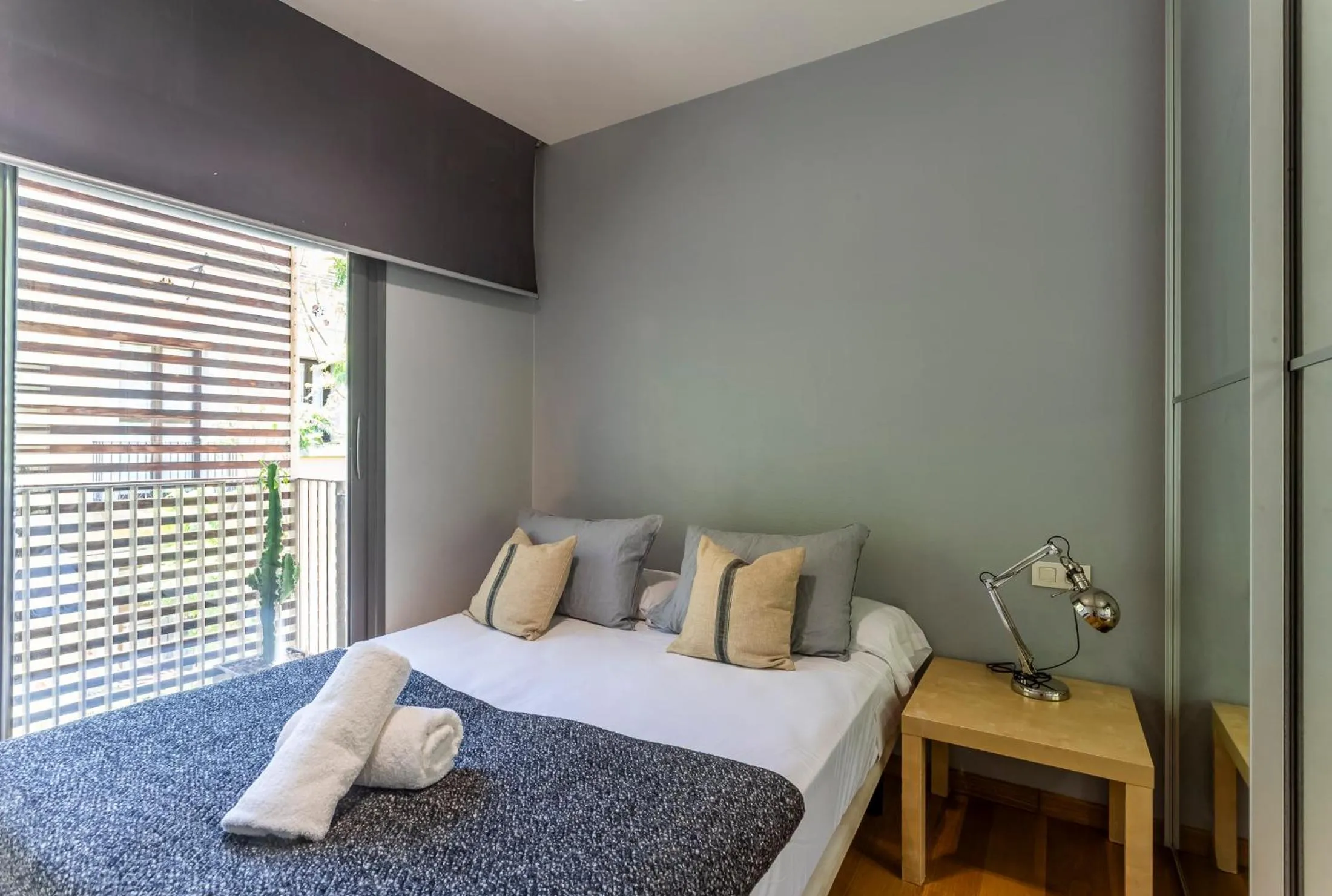 Bedroom in Apartment Barcelona Rentals - Gracia Pool Apartments Center