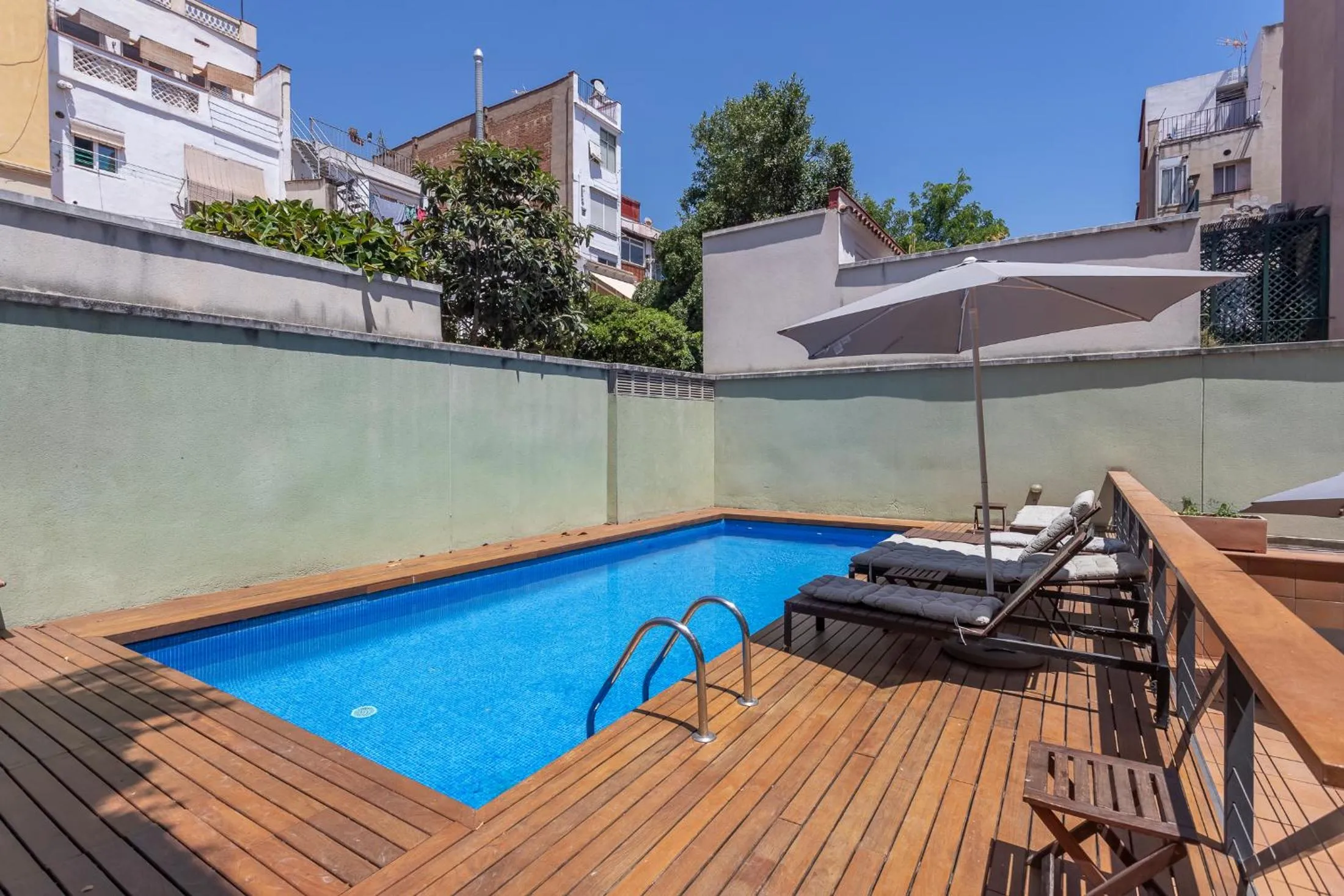 Swimming pool in Apartment Barcelona Rentals - Gracia Pool Apartments Center
