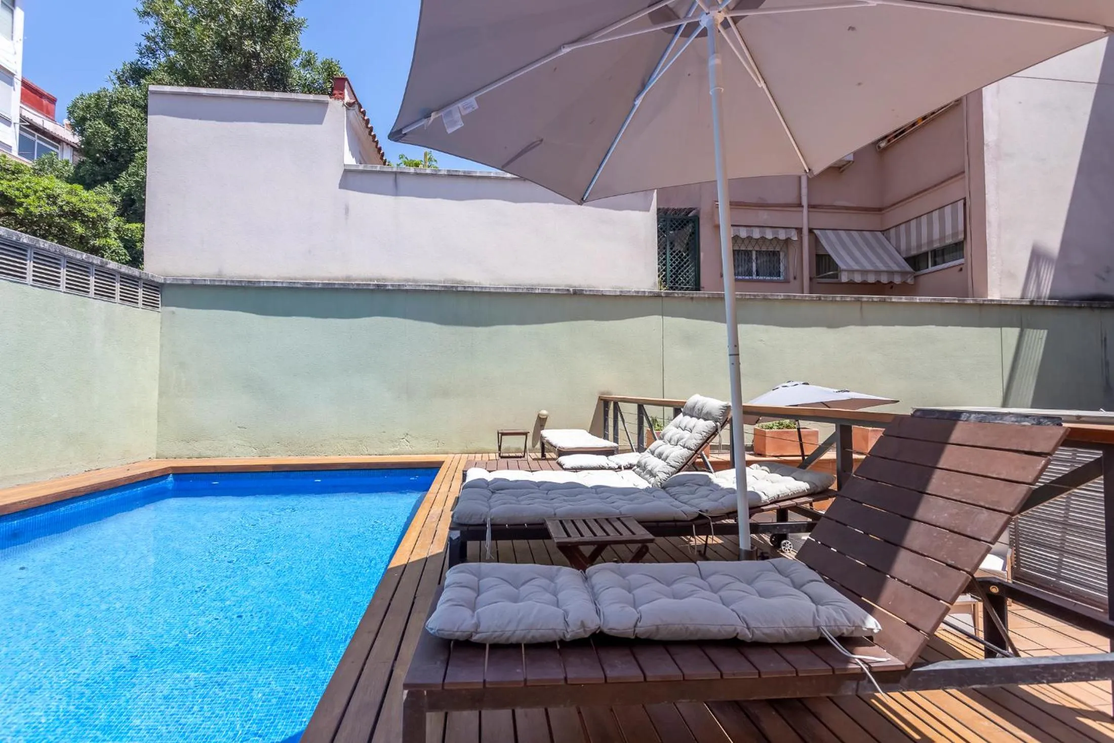 Swimming pool in Apartment Barcelona Rentals - Gracia Pool Apartments Center