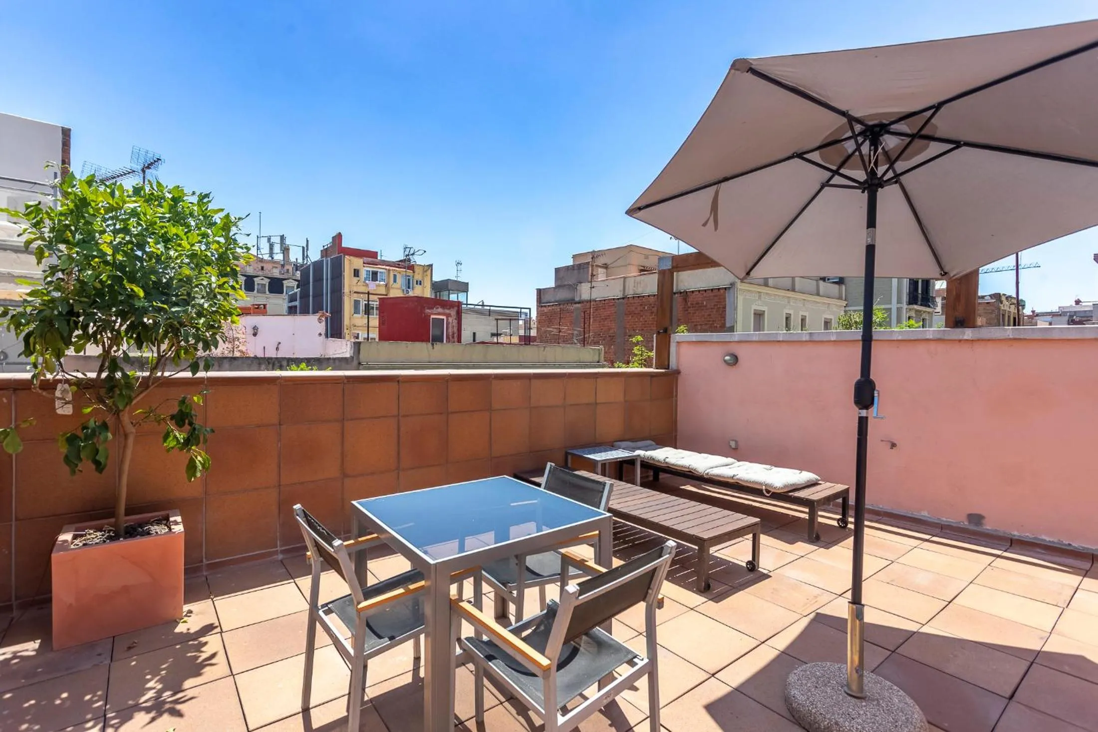 Balcony/Terrace in Apartment Barcelona Rentals - Gracia Pool Apartments Center