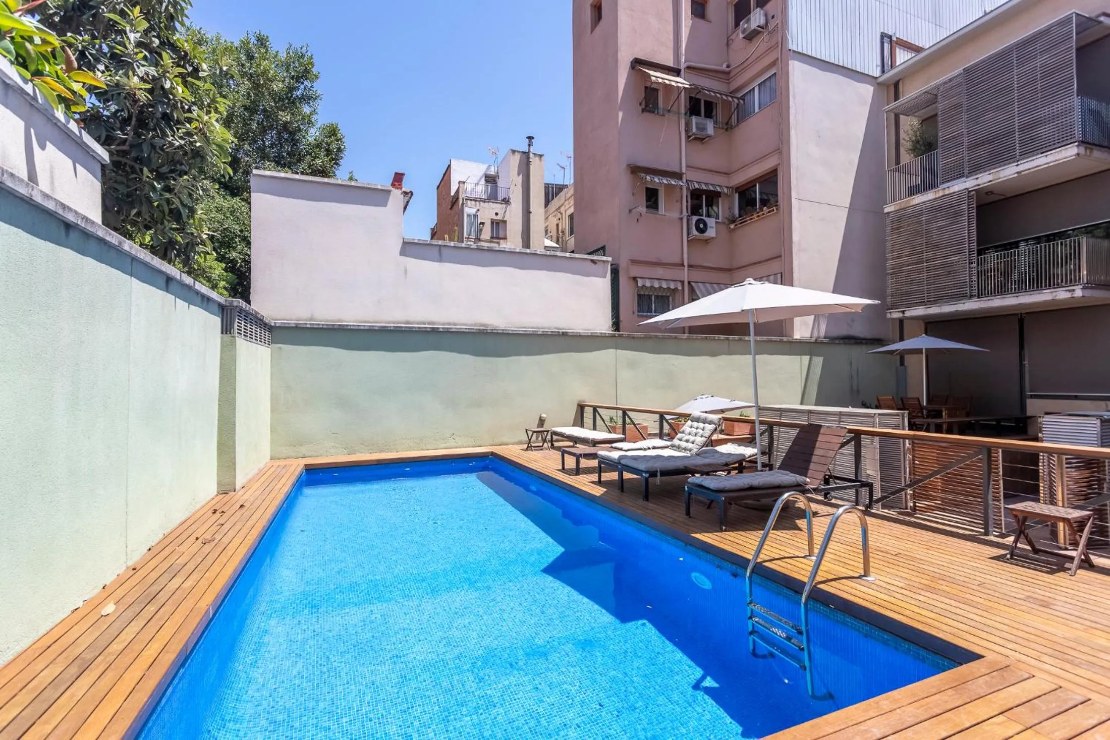 Swimming pool in Apartment Barcelona Rentals - Gracia Pool Apartments Center