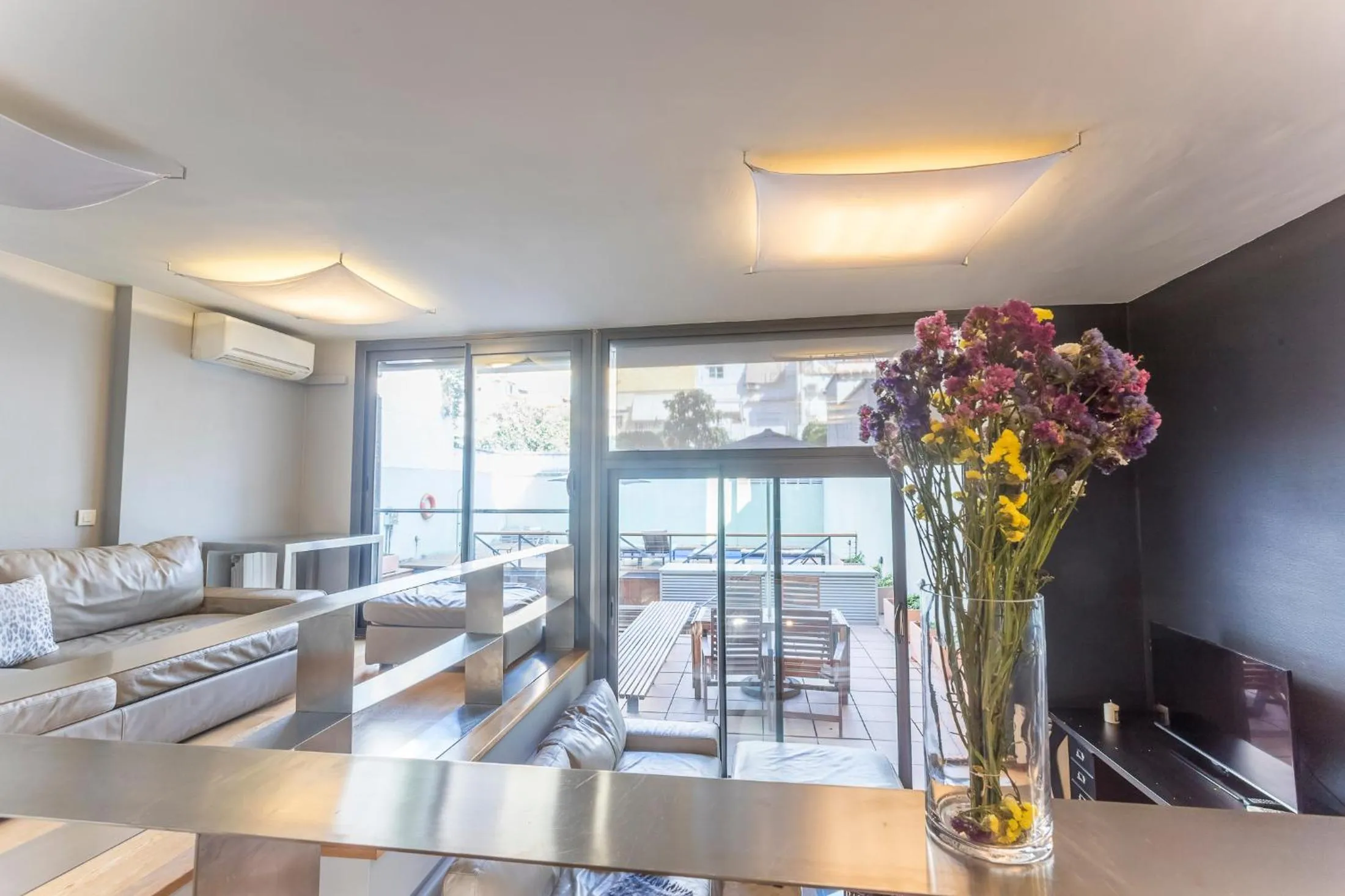 Bedroom in Apartment Barcelona Rentals - Gracia Pool Apartments Center