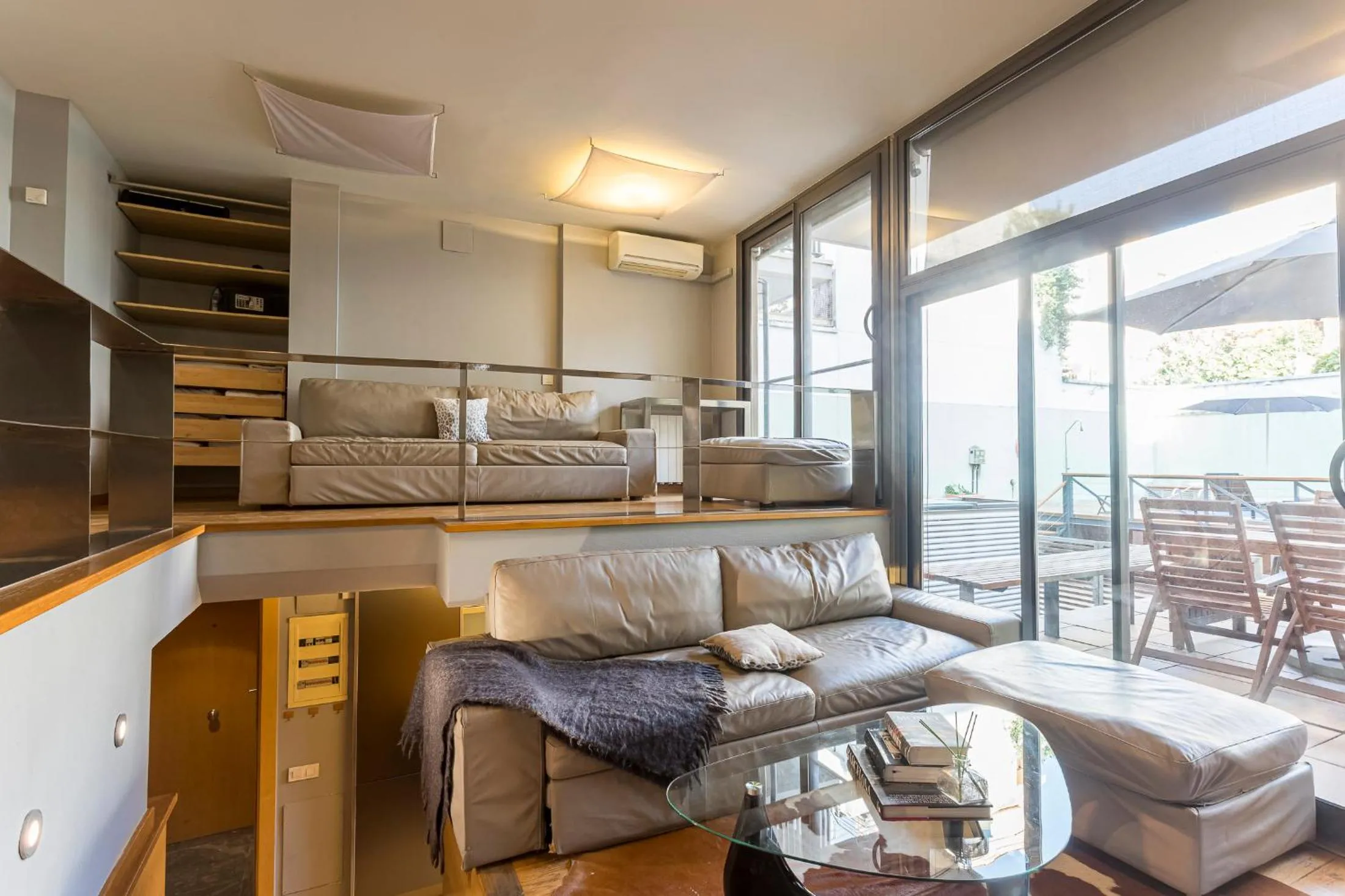 Living room in Apartment Barcelona Rentals - Gracia Pool Apartments Center