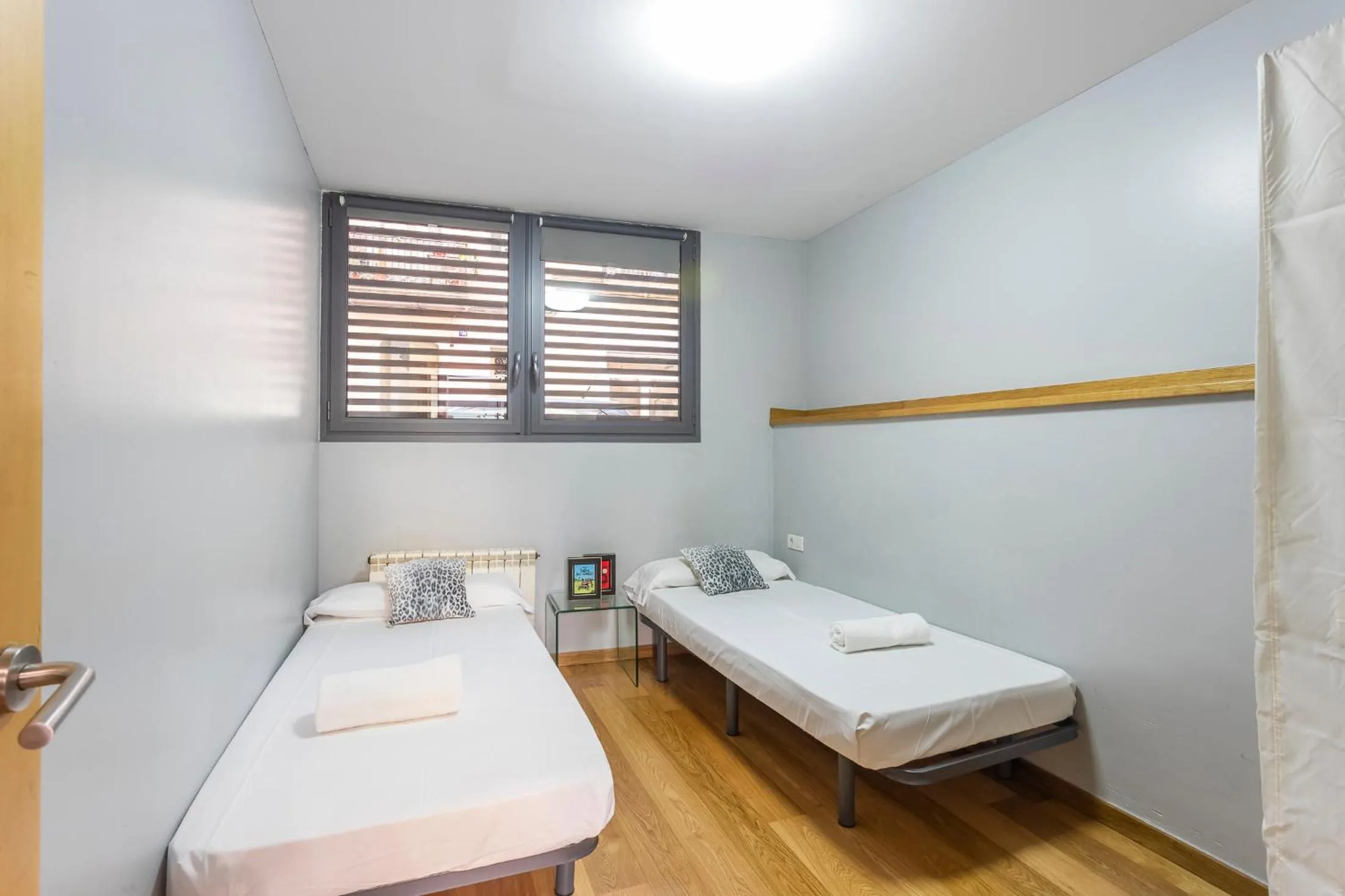 Bedroom in Apartment Barcelona Rentals - Gracia Pool Apartments Center
