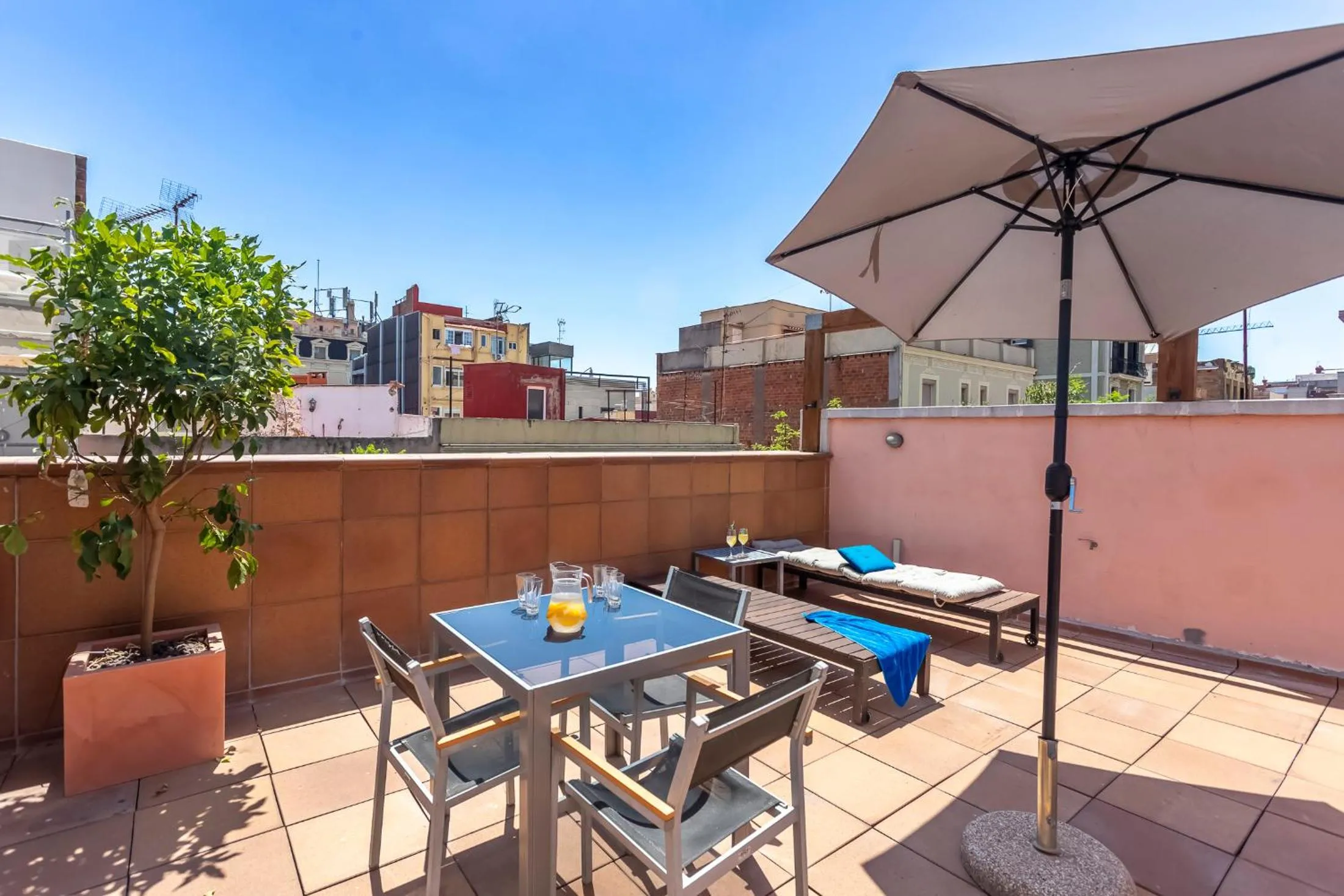 Balcony/Terrace in Apartment Barcelona Rentals - Gracia Pool Apartments Center