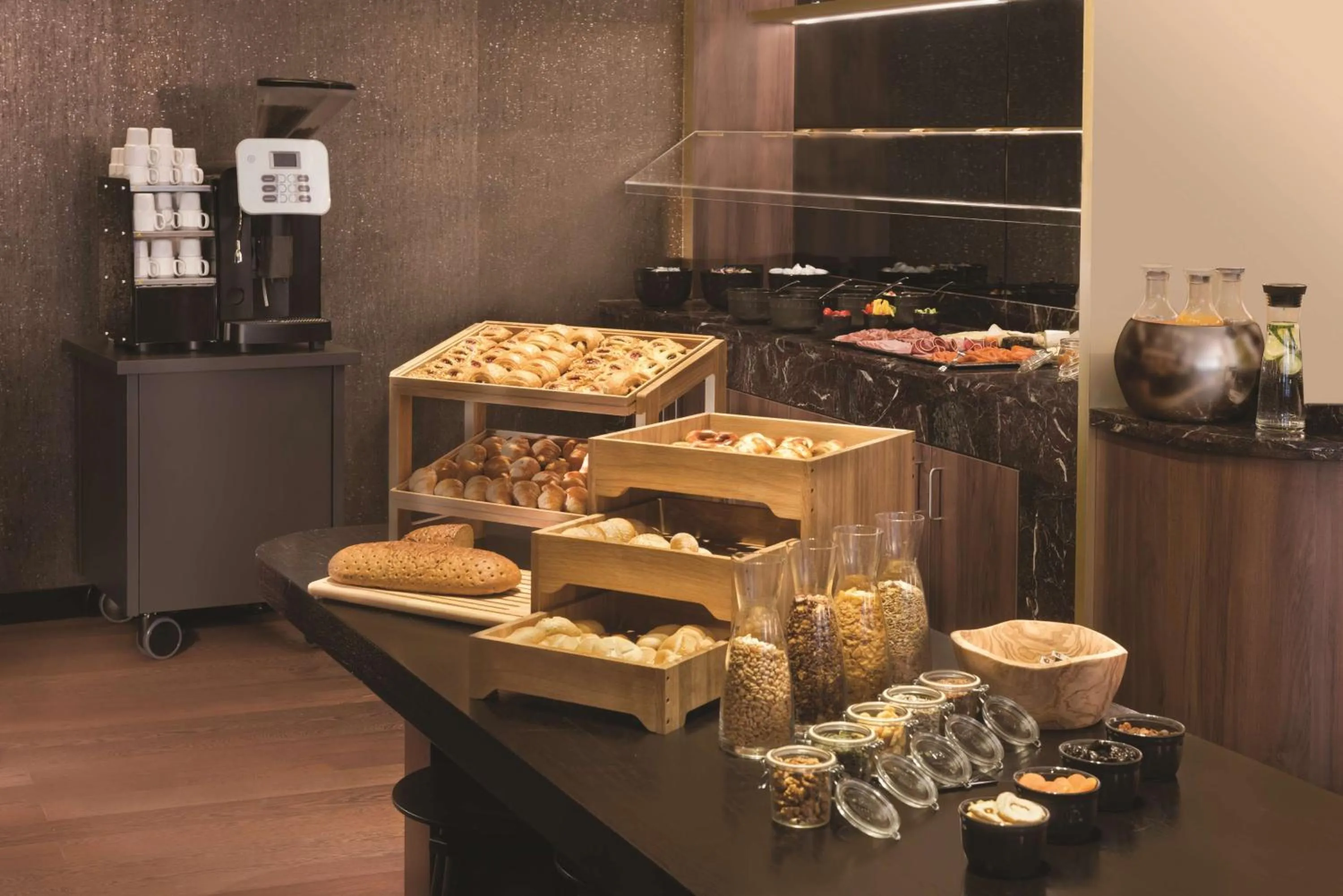 Restaurant/places to eat in Adina Apartment Hotel Nuremberg