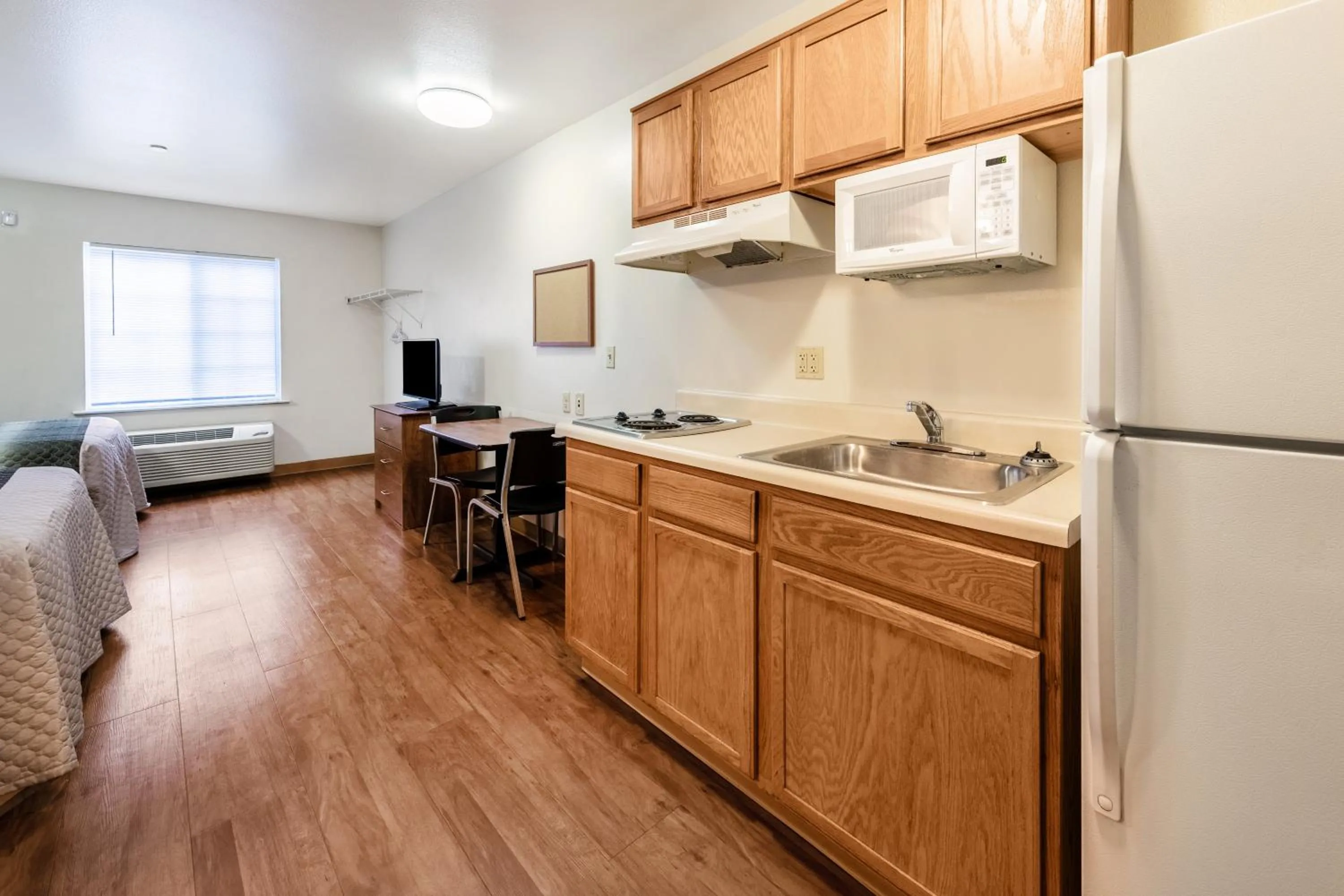 Photo of the whole room in HomeTowne Studios by Red Roof Columbus